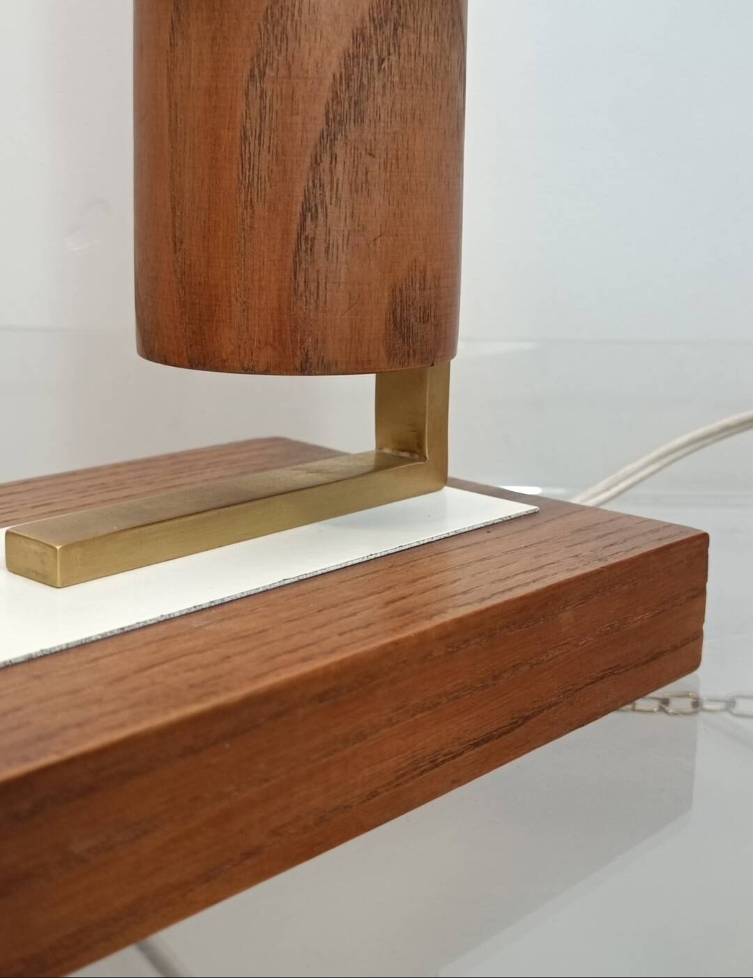 Lampe à poser laiton verre opalin 1970s