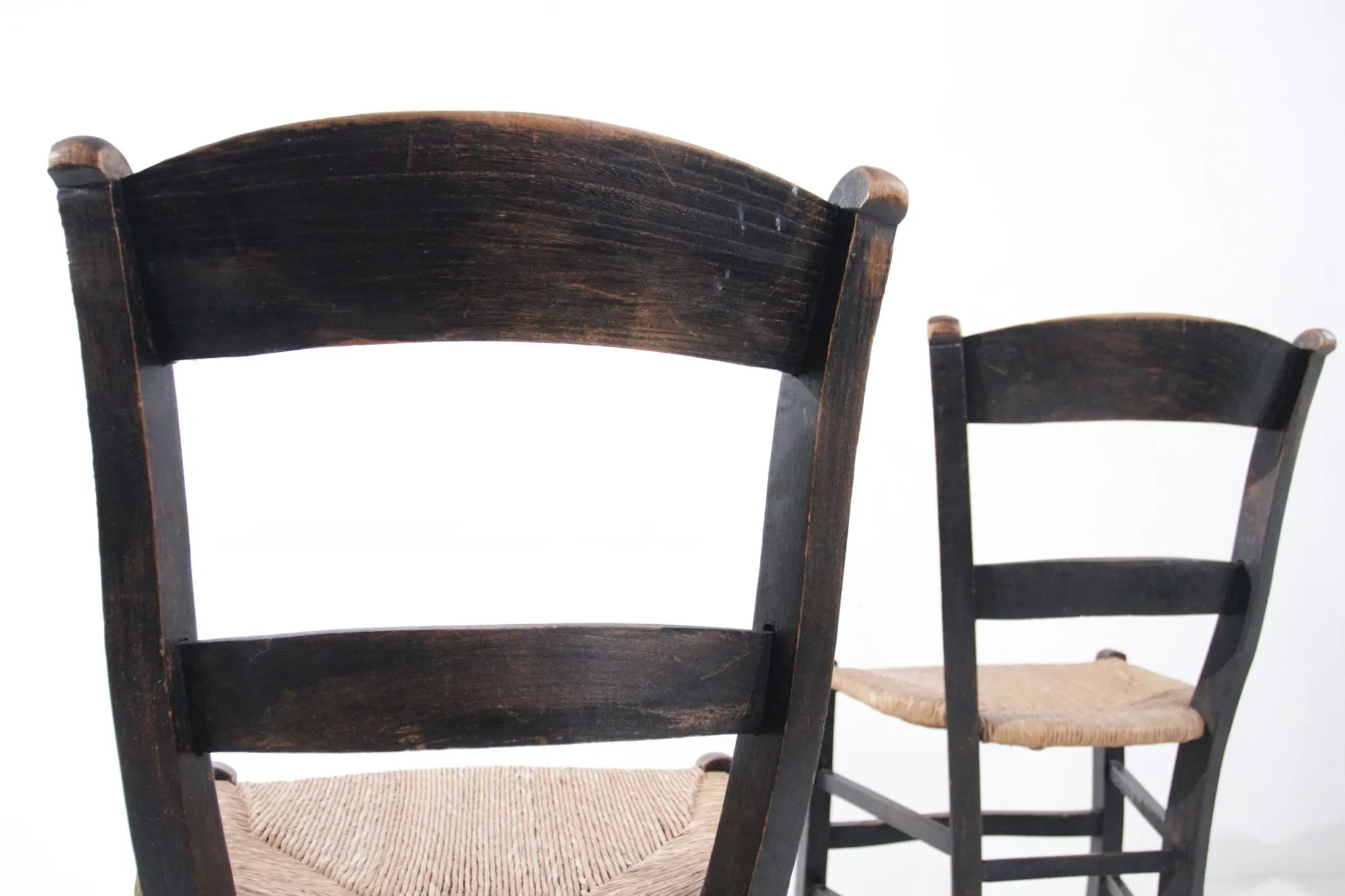 Set of 2 rustic French chairs with rush seats