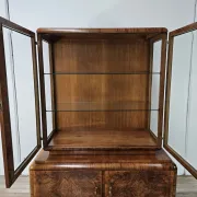 French Art Decò display cabinet from the 1940s in walnut