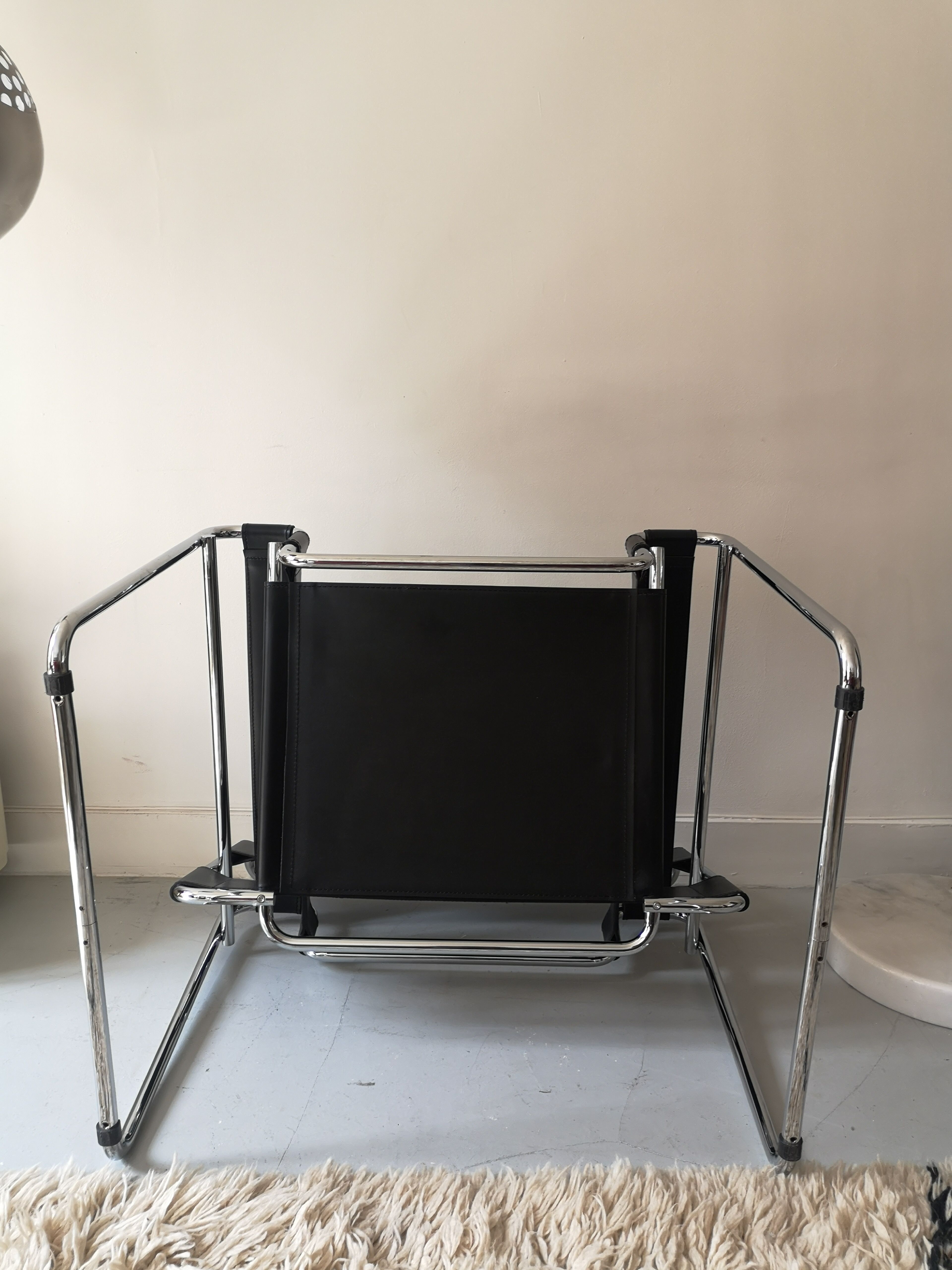Wassily B3 armchair in black leather Marcel Breuer, Bauhaus 1970