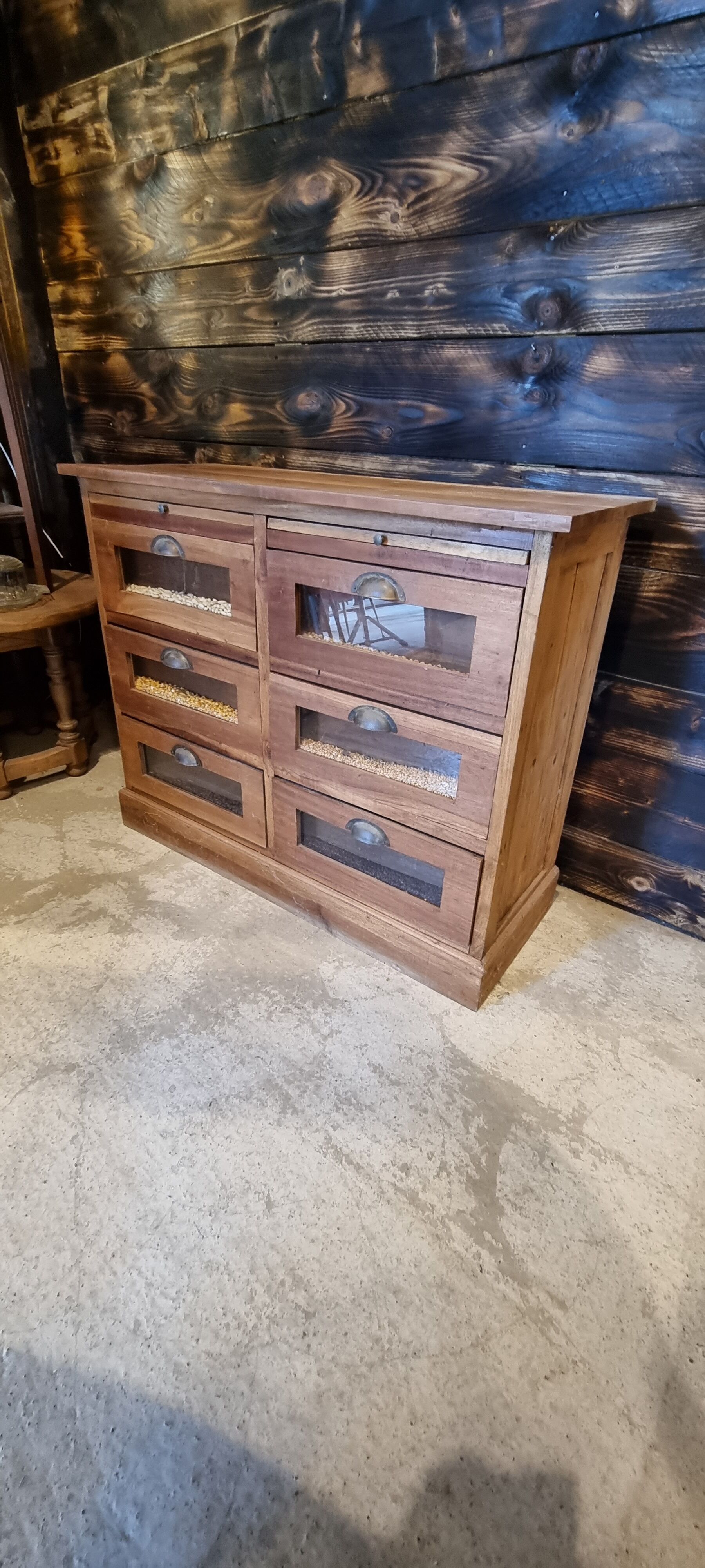 Meuble by trade (grain maker)