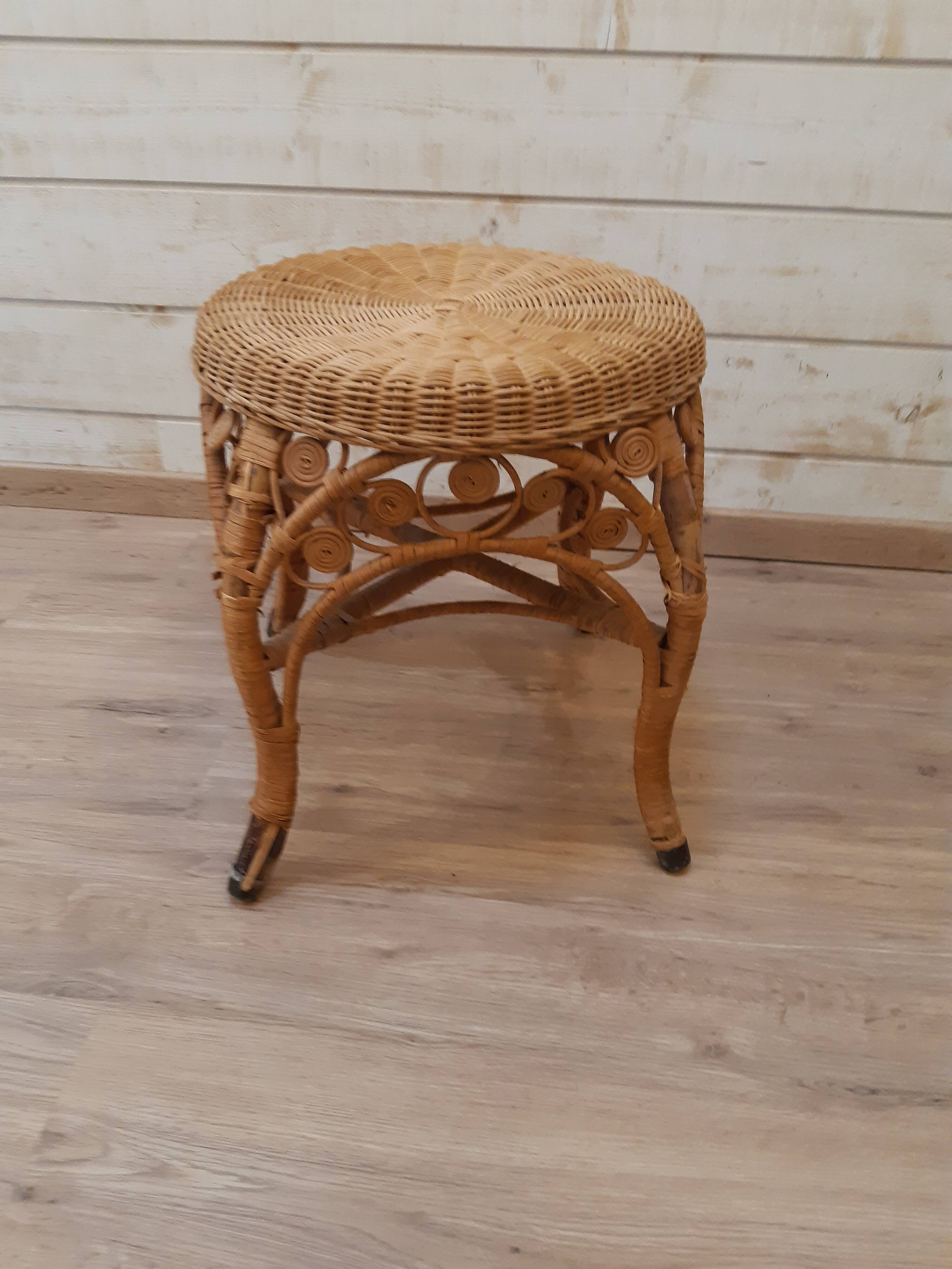 Rattan peacock stool 60