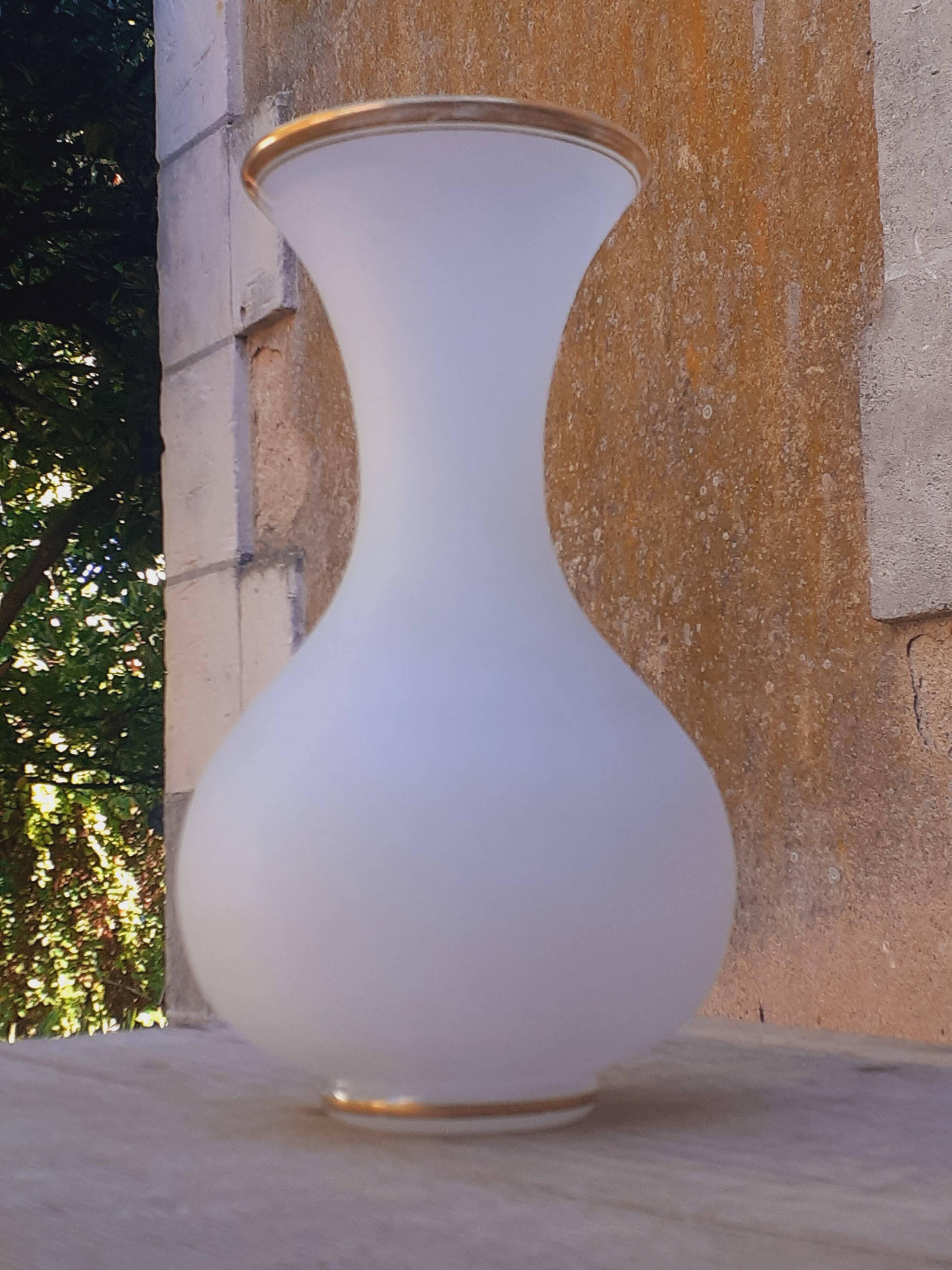 Vase en opaline et dorure début XIX ème