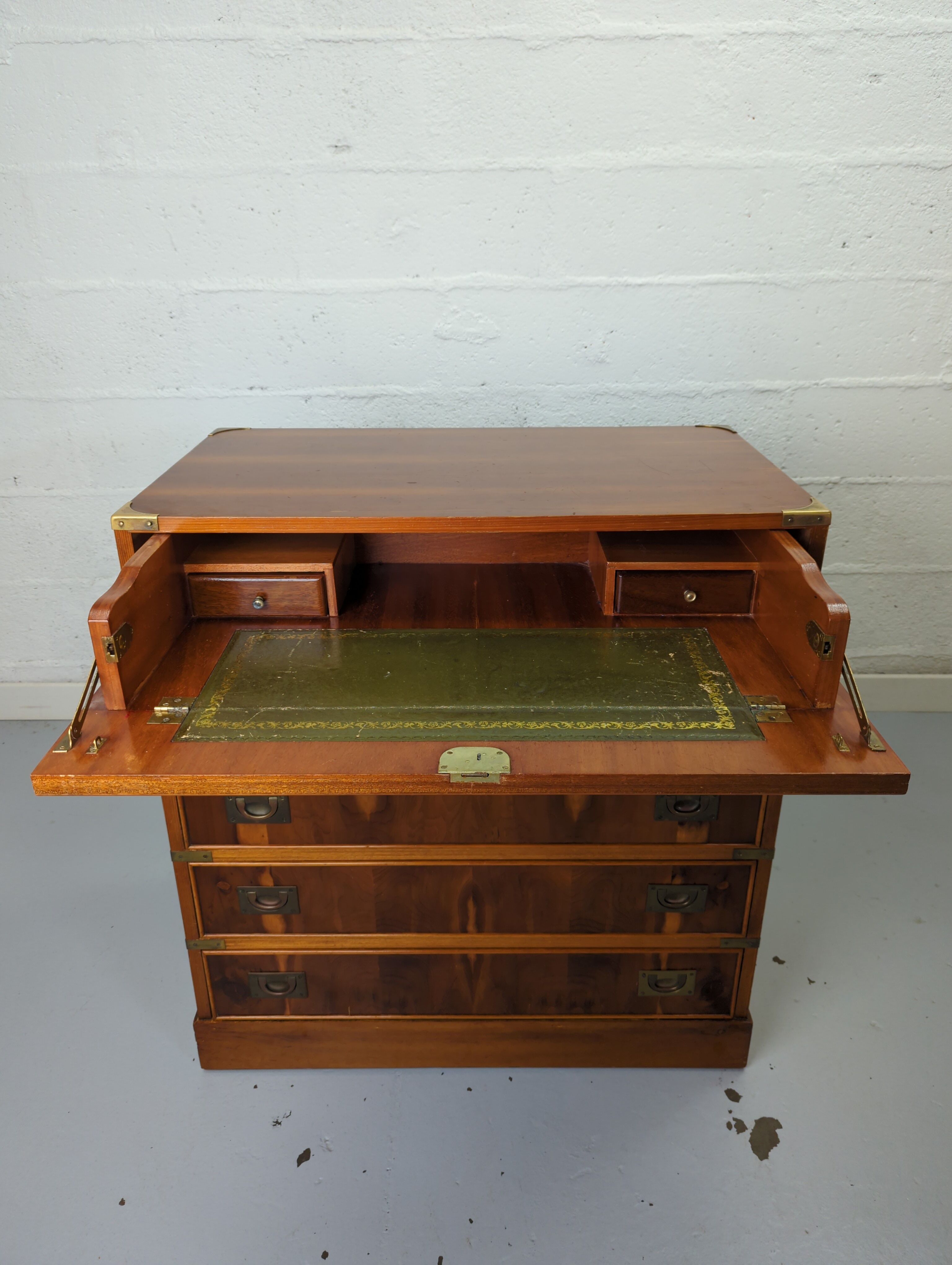 Commode marine secretary