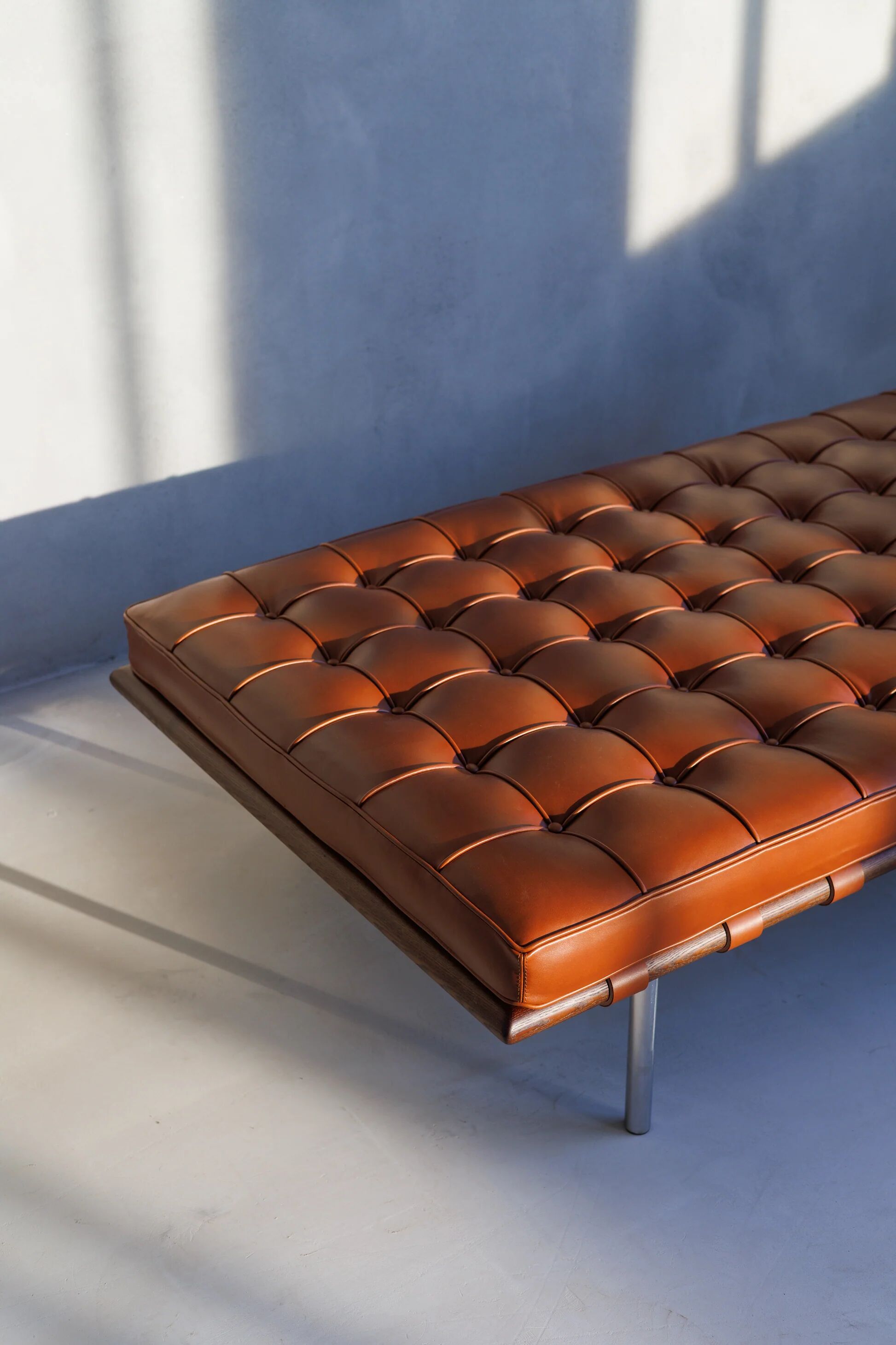 Barcelona day bed by Mies van der Rohe for Knoll - cognac leather