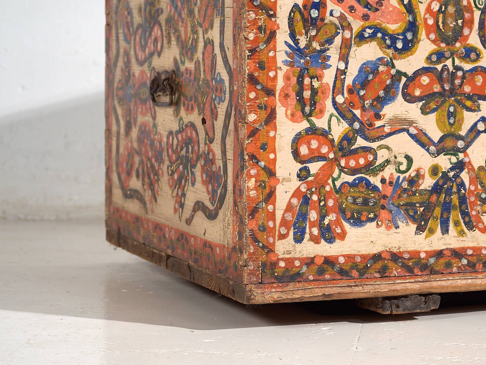 Antique hand-painted folk-style trunk (c.1880) #14