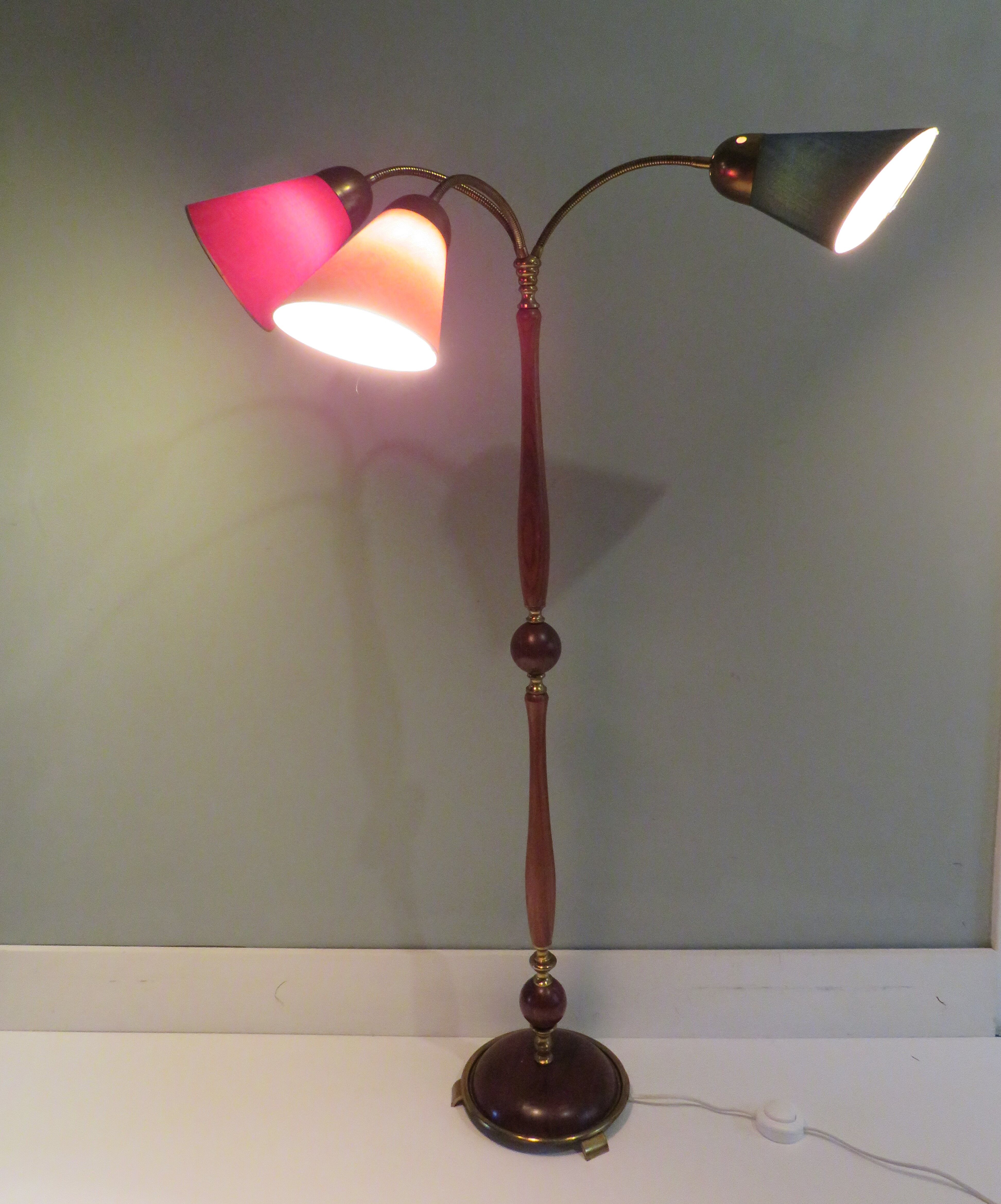 Lampadaire 1950 avec 3 abat-jours colorés