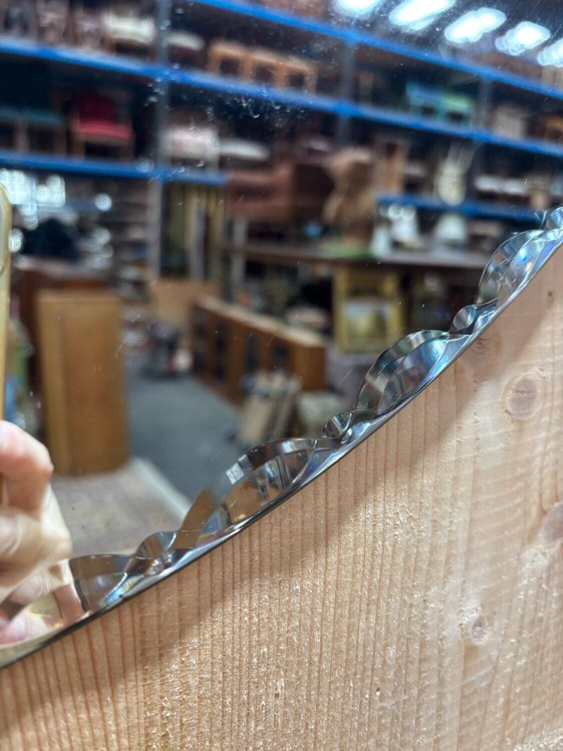 Round Art Deco mirror from the 1940s/50s with a bevelled edge.