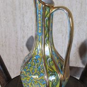 Vase pichet en terre cuite vernissée , forme aiguière