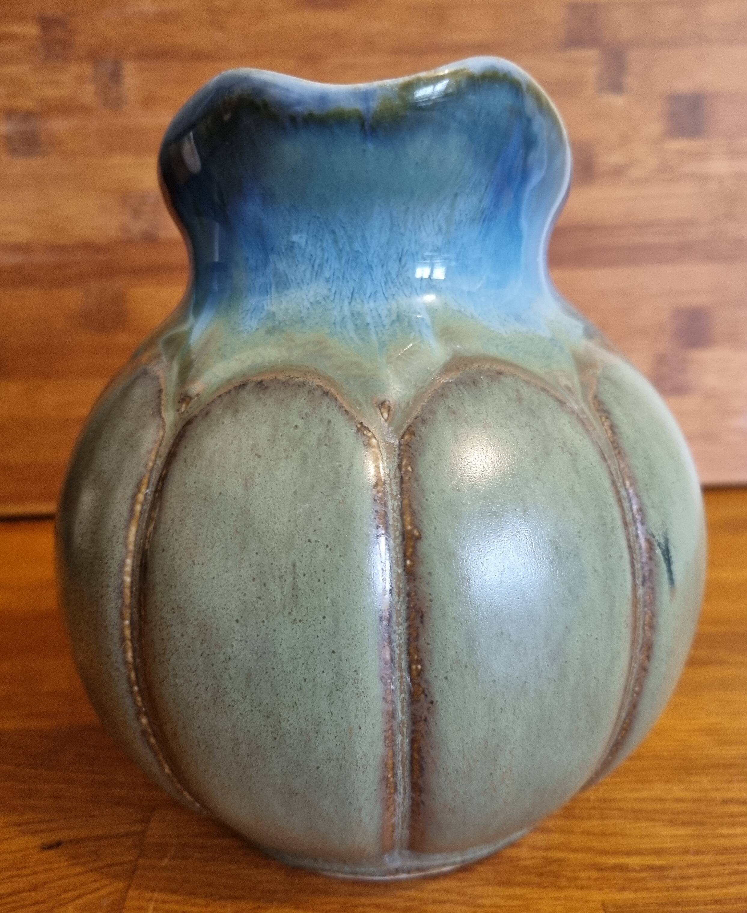 Vintage pitcher 1 L melon shape