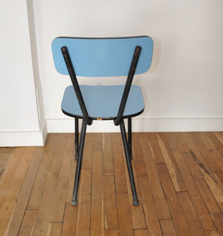 Chaise en formica bleue