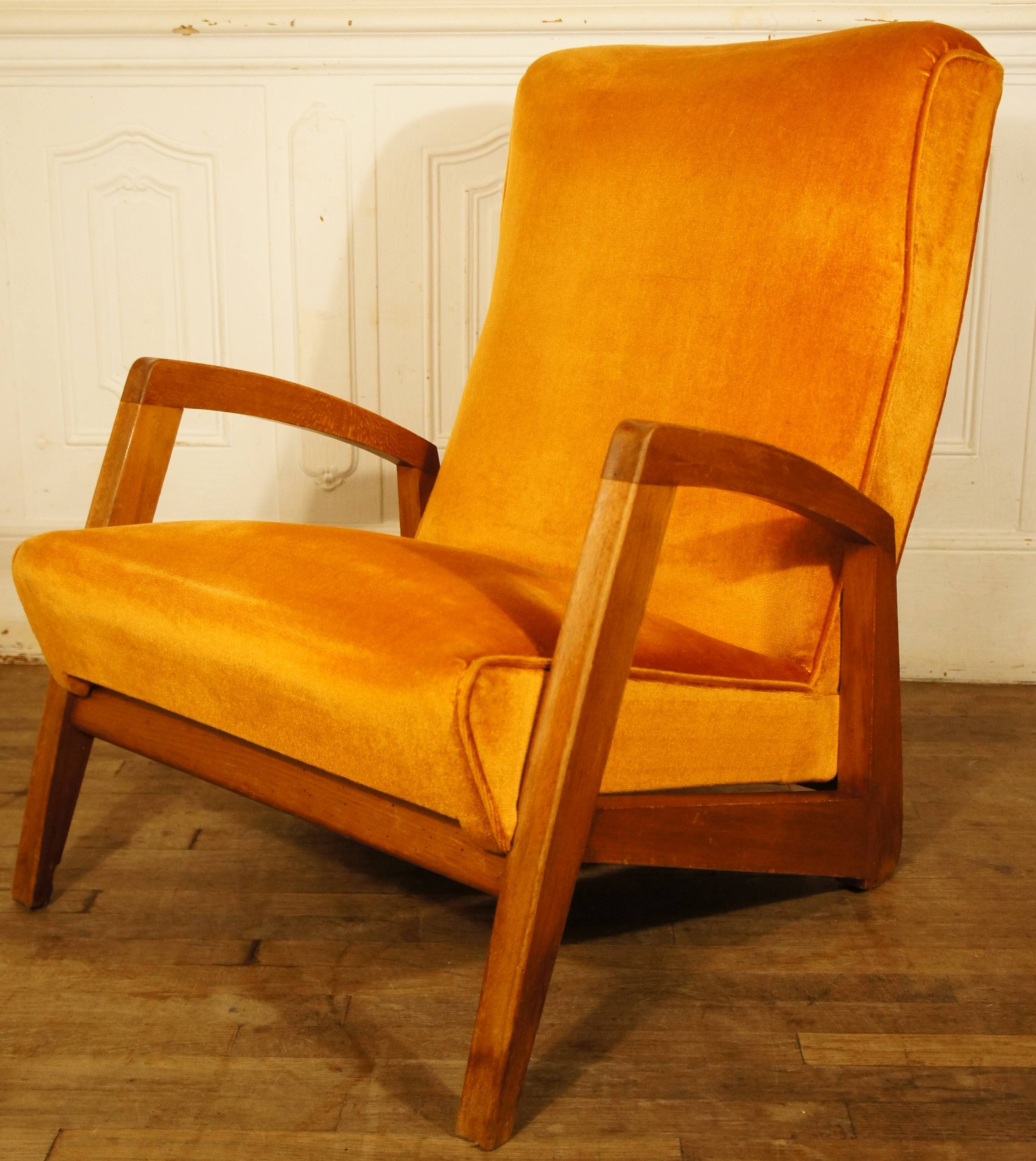 Armchair "Kangaroo" in velvet feet compass