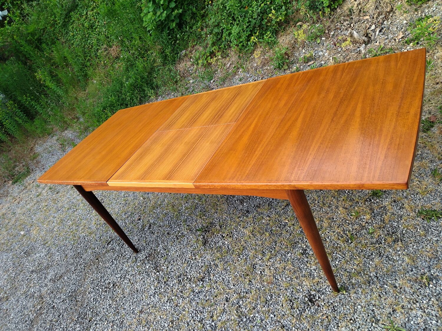 Scandinavian table with extensions