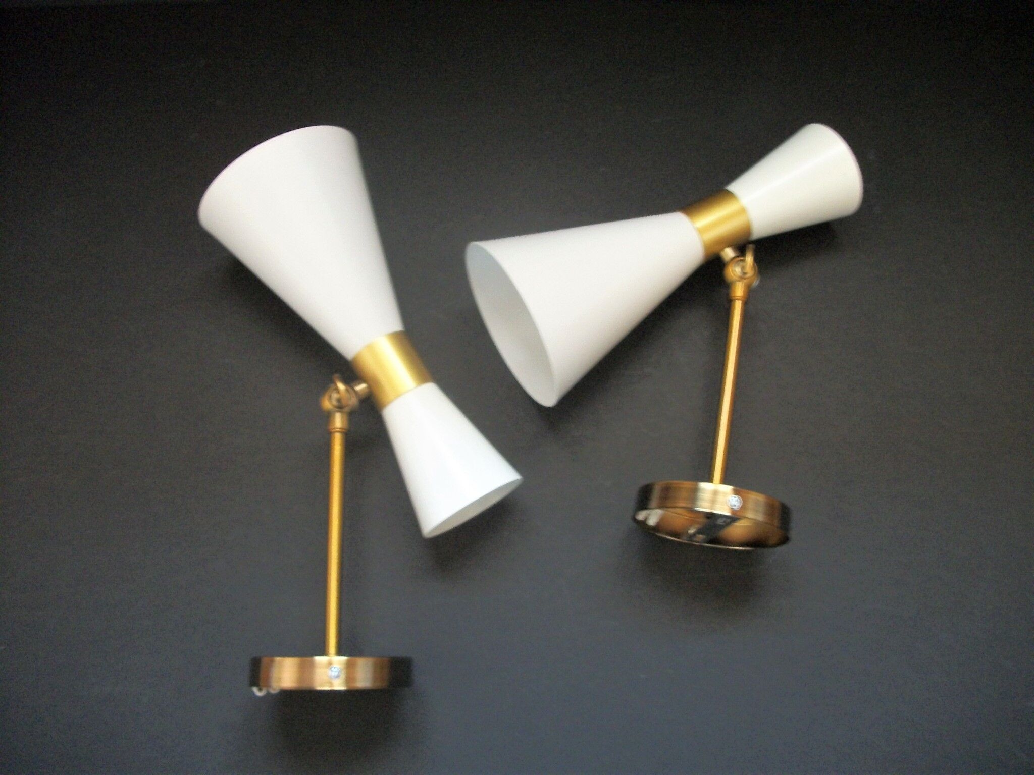 Pair of diabolo appliques