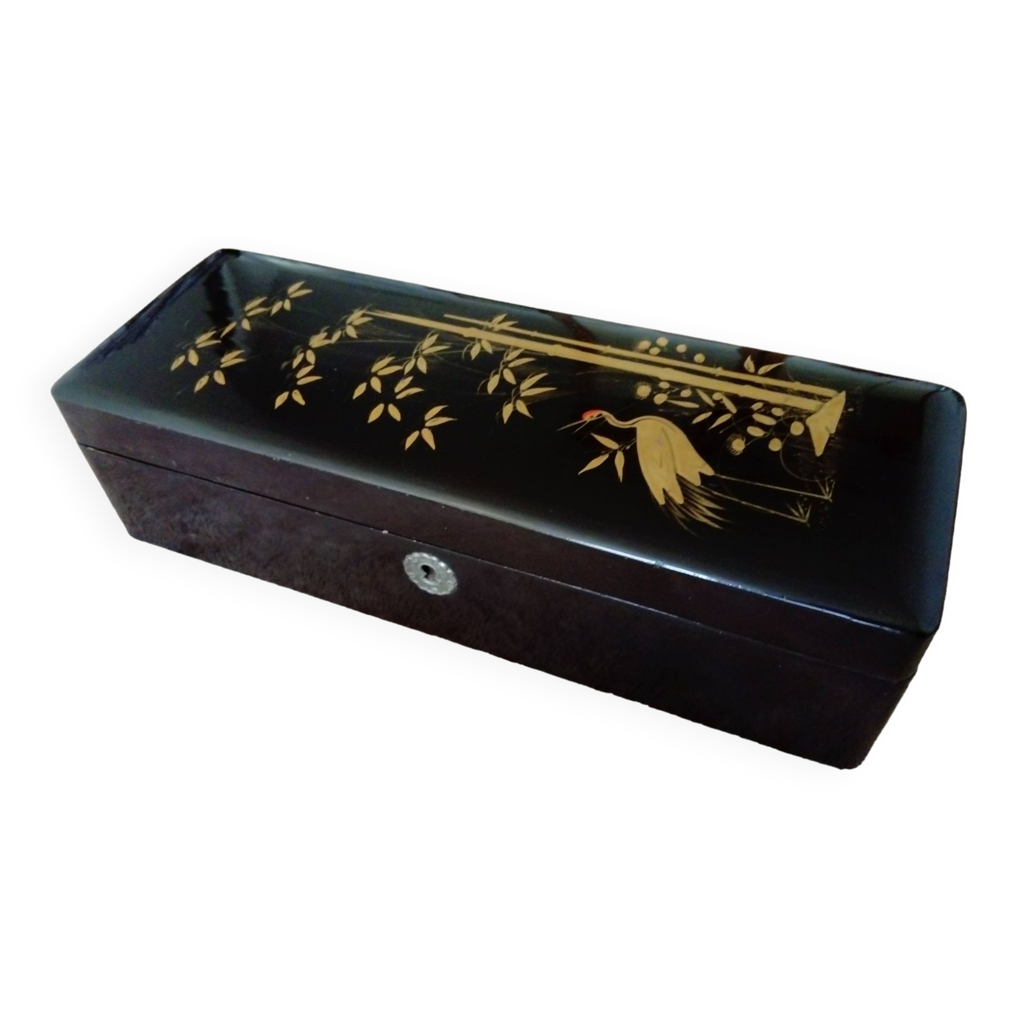 Glove box in lacquered wood decorated with a crane among bamboos. China, Japan?