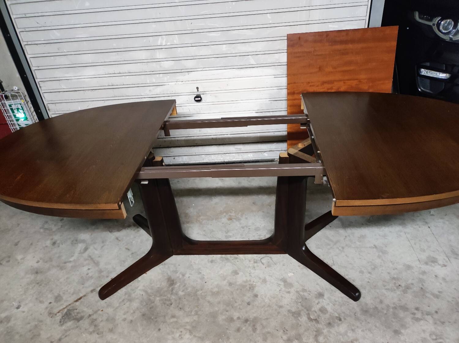 Baumann vintage oval table