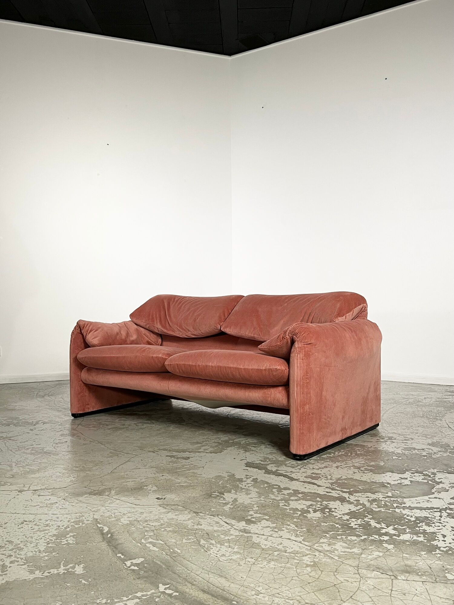 Maralunga sofa by Vico Magistretti for Cassina Italy 1973