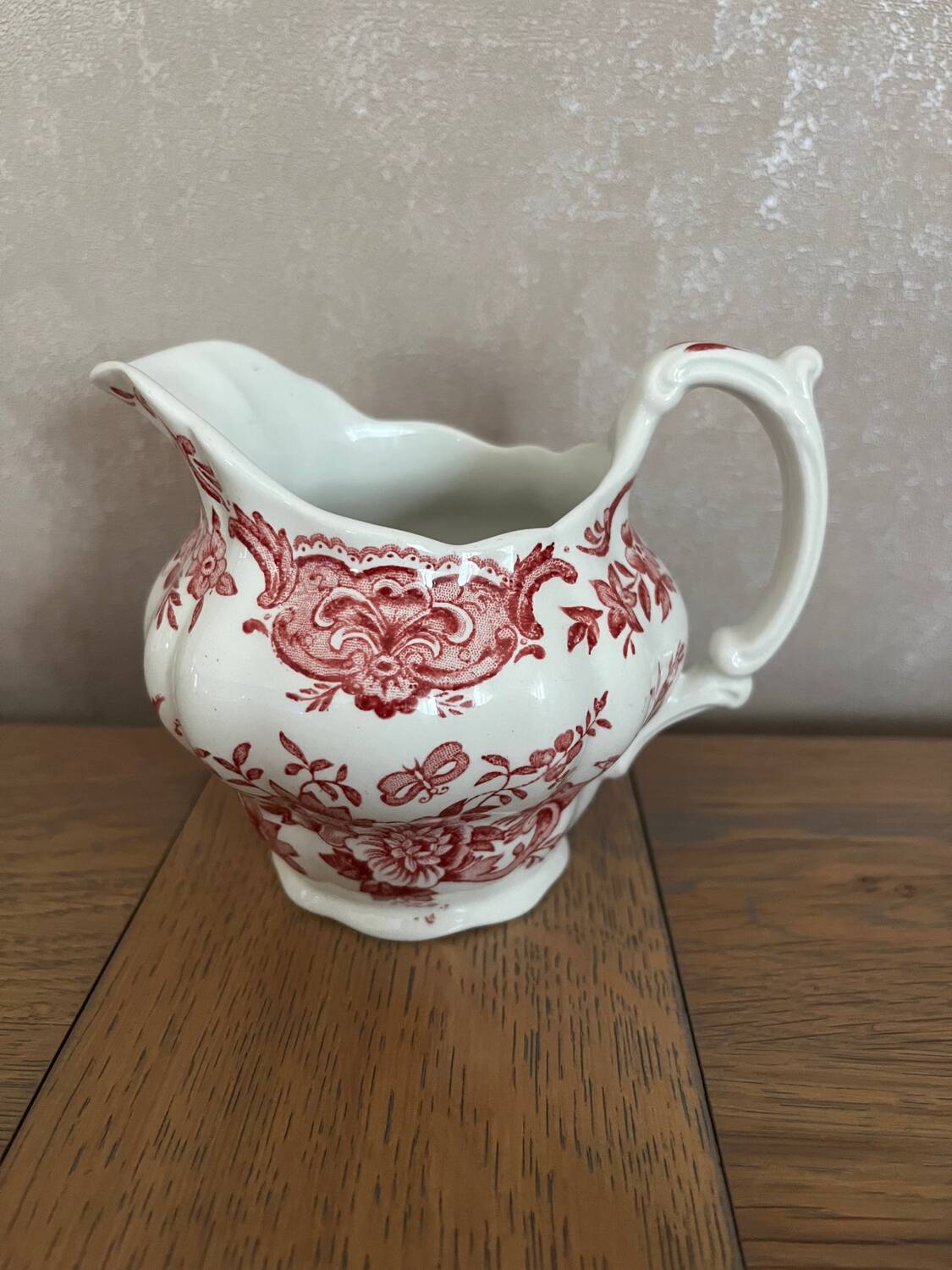 Charmant Pot à Lait Rouge Grenat – Ridgeway Staffordshire England Wind