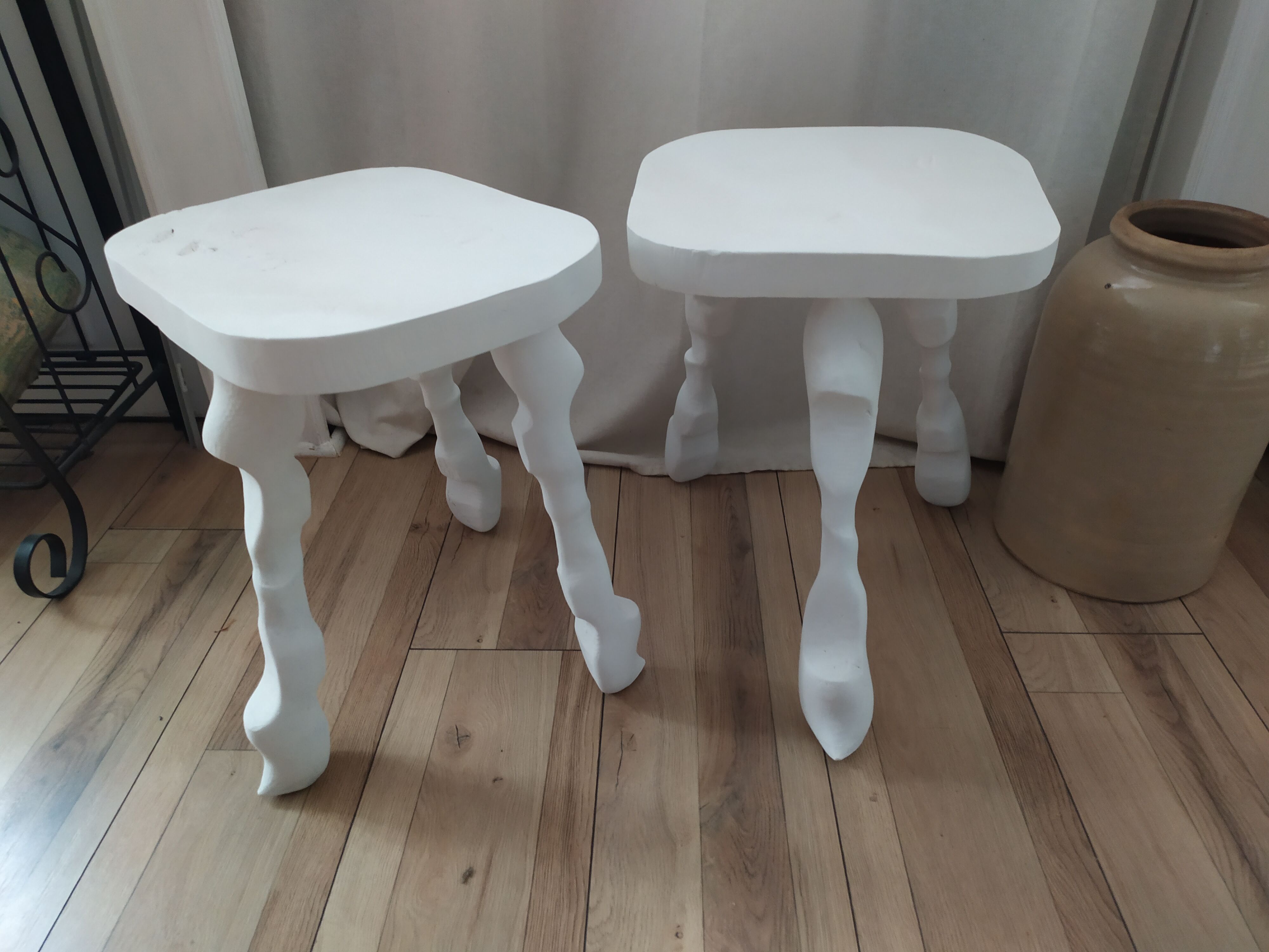 Tabouret en bois tripode