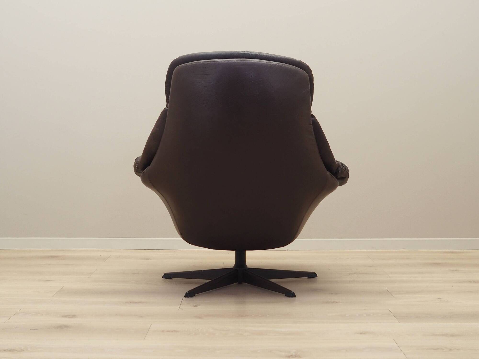 Leather swivel armchair, Danish design, 1960s, designer: H.W. Klein, manufacture: Bramin