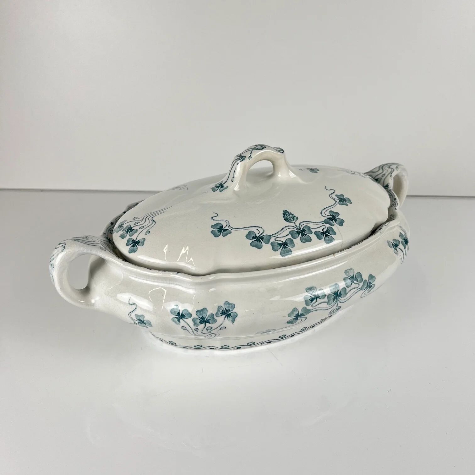 Vegetable dish Villeroy & Boch model "Clover - Klee", blue, 1890-1900