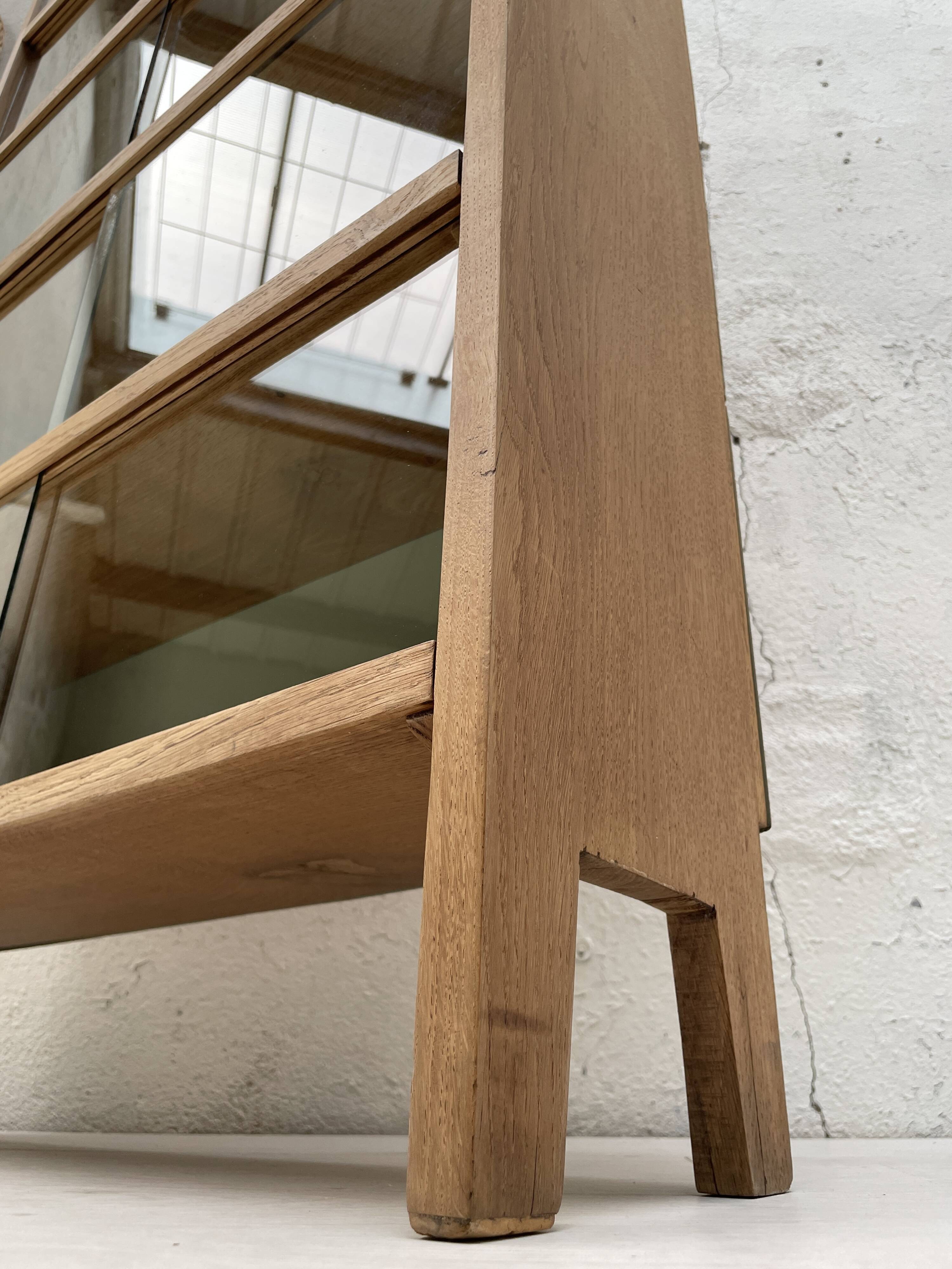 Vintage bookcase in solid oak.