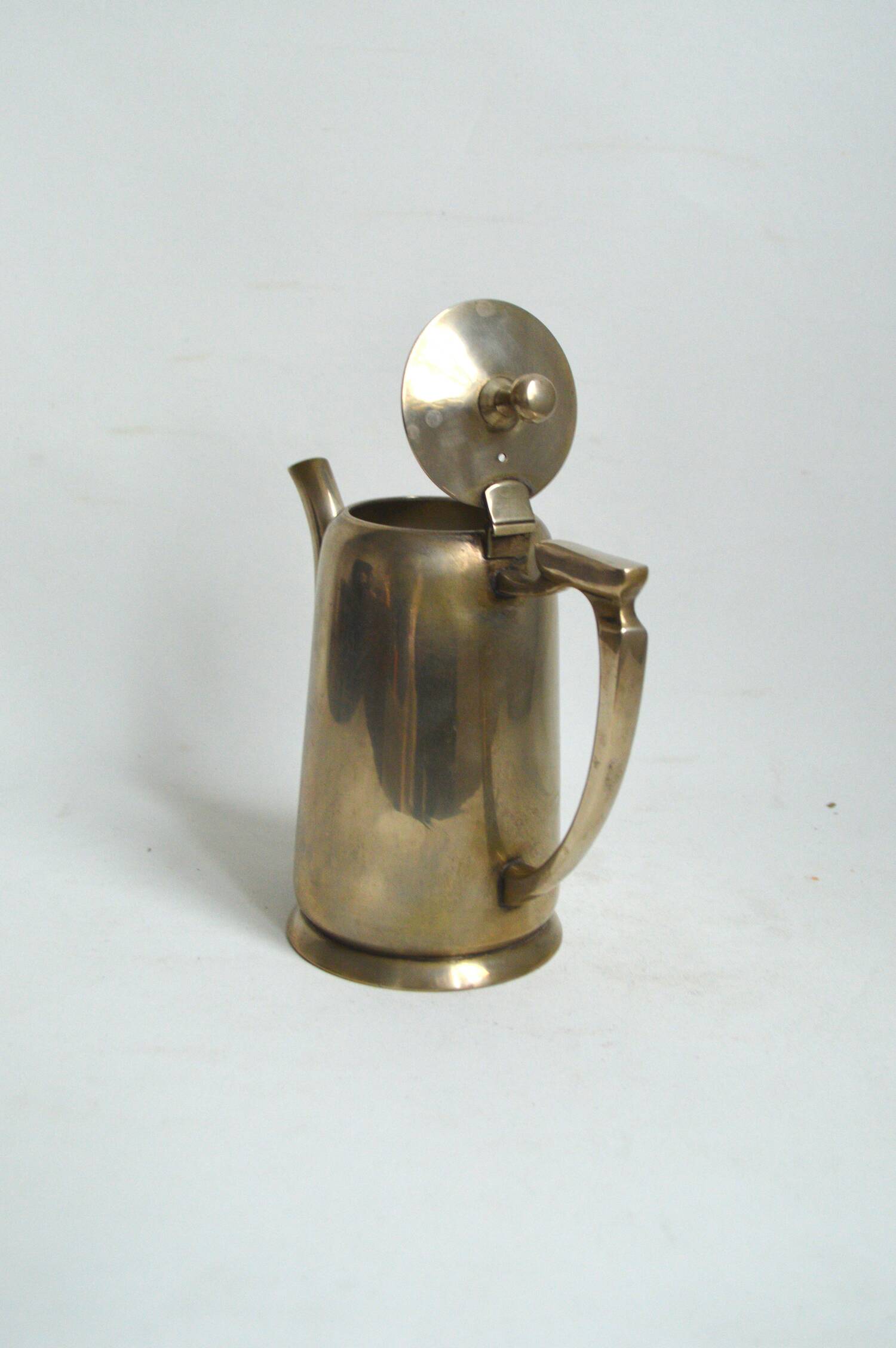 Ancienne théière en laiton