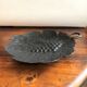 Vide-poche ou plat métal feuille de vigne et grappe de raisin