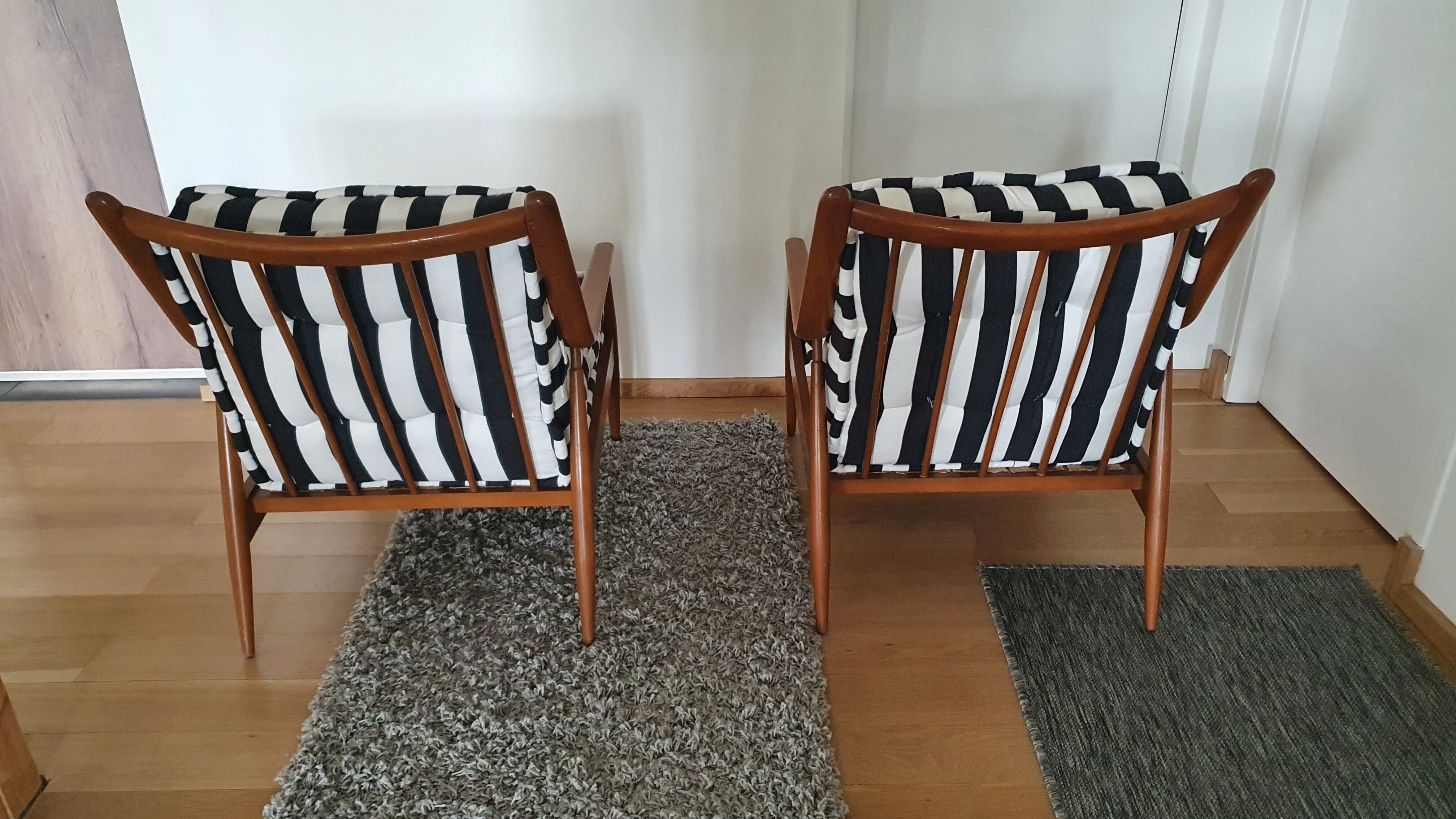 Paire de fauteuils scandinaves années 50-60