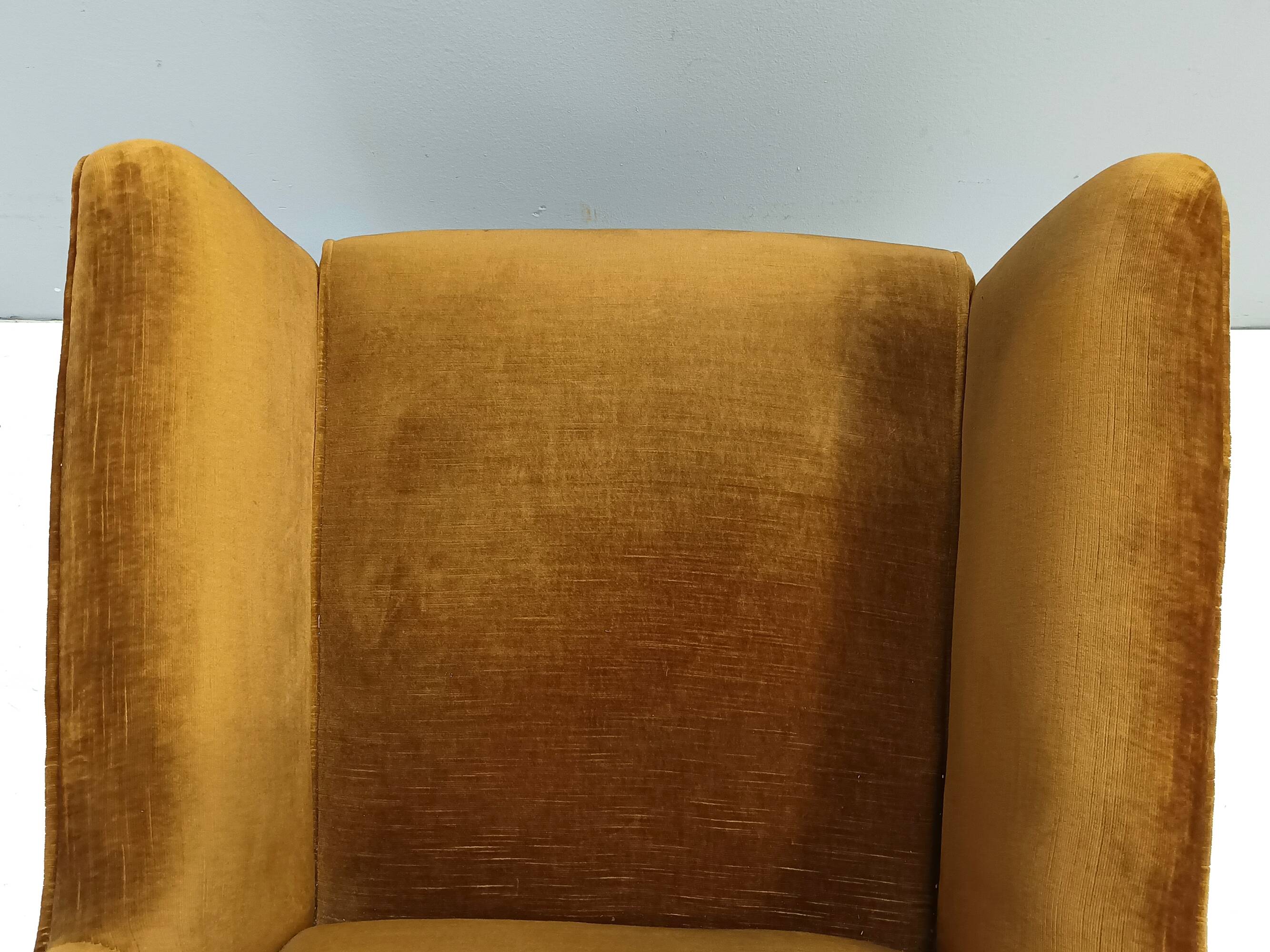 Dark Goldenrod Wingback Armchair model 437 by Gio Ponti for Cassina