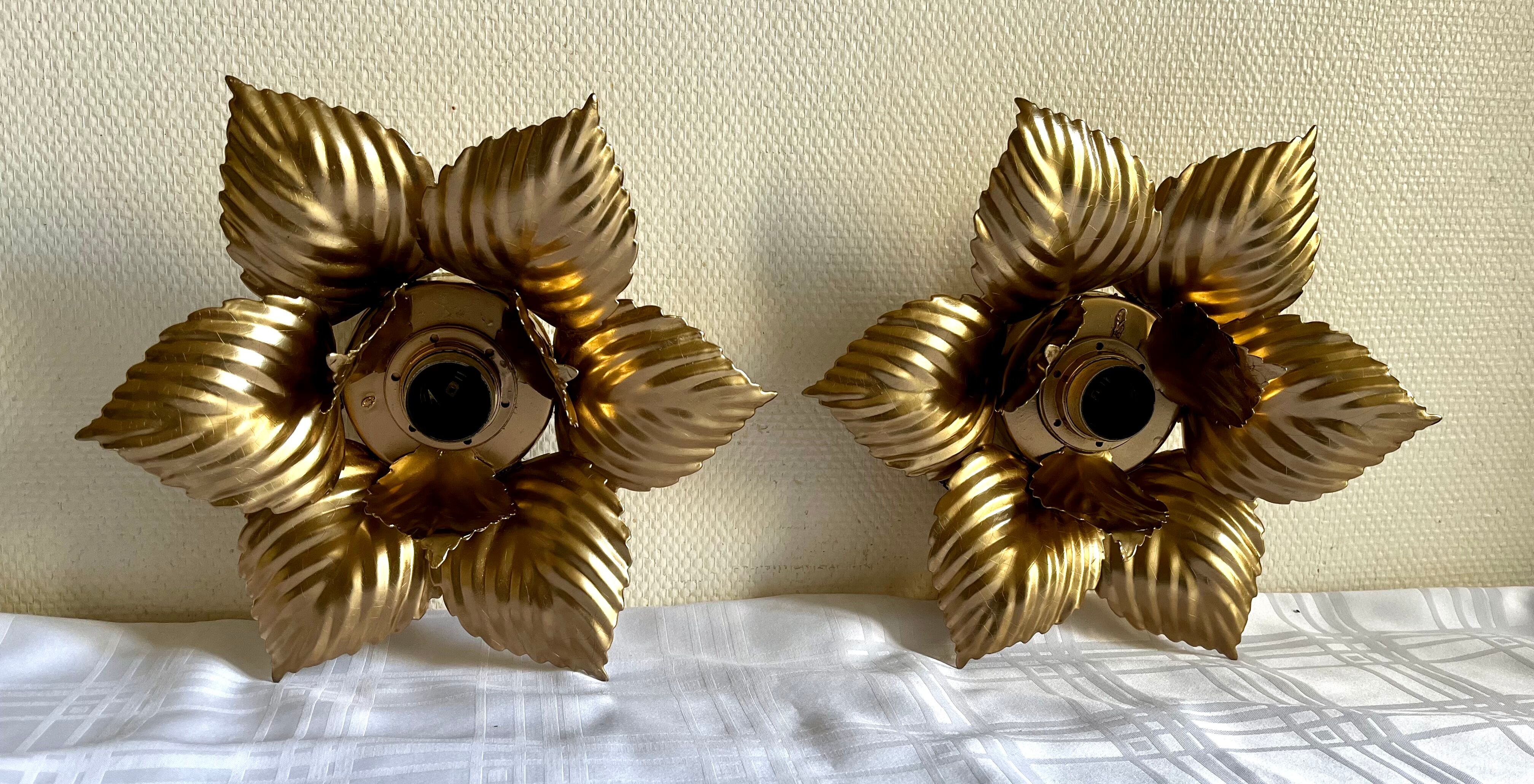 Paire d’appliques fleurs dorées