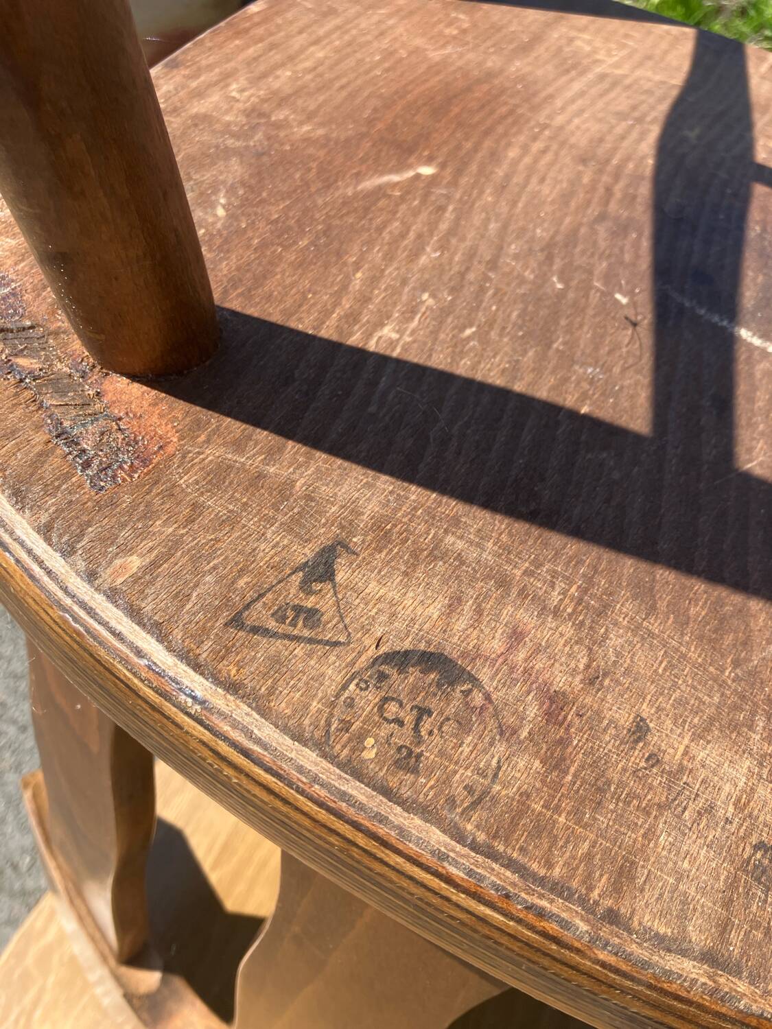 2 chaises bistrot vintage avec estampillées