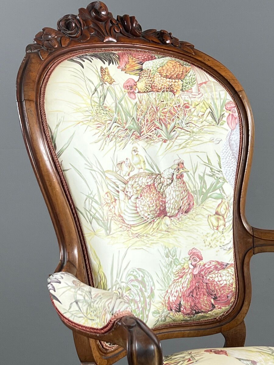 Fauteuil ancien en bois sculpté, époque Napoléon III, XIXe Siècle
