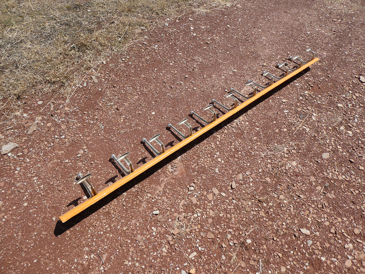 School wall door - 11-patère orange rail