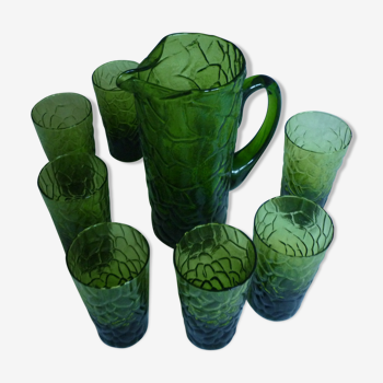 Service a lemonade pitcher and 8 glasses green glass