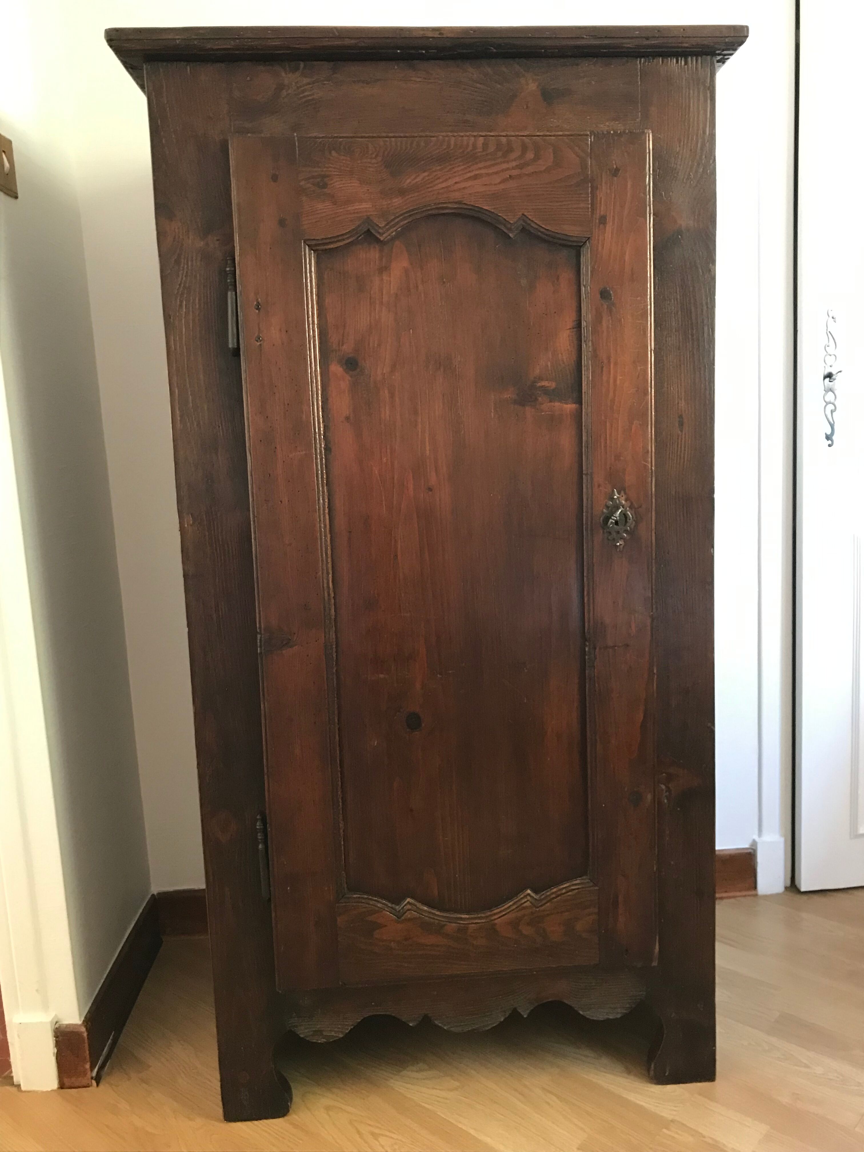 Small wardrobe one door