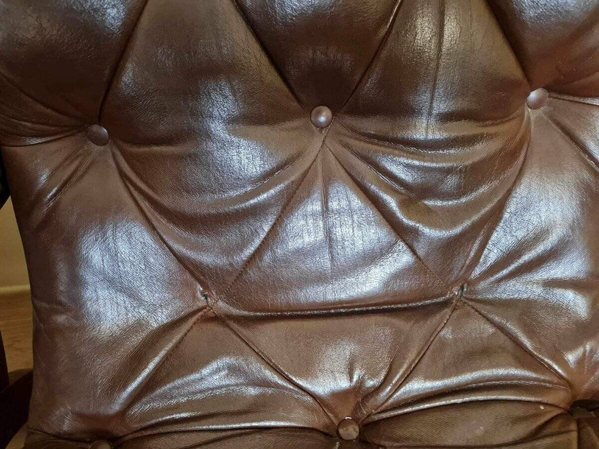 Pair of leather chesterfiel armchairs