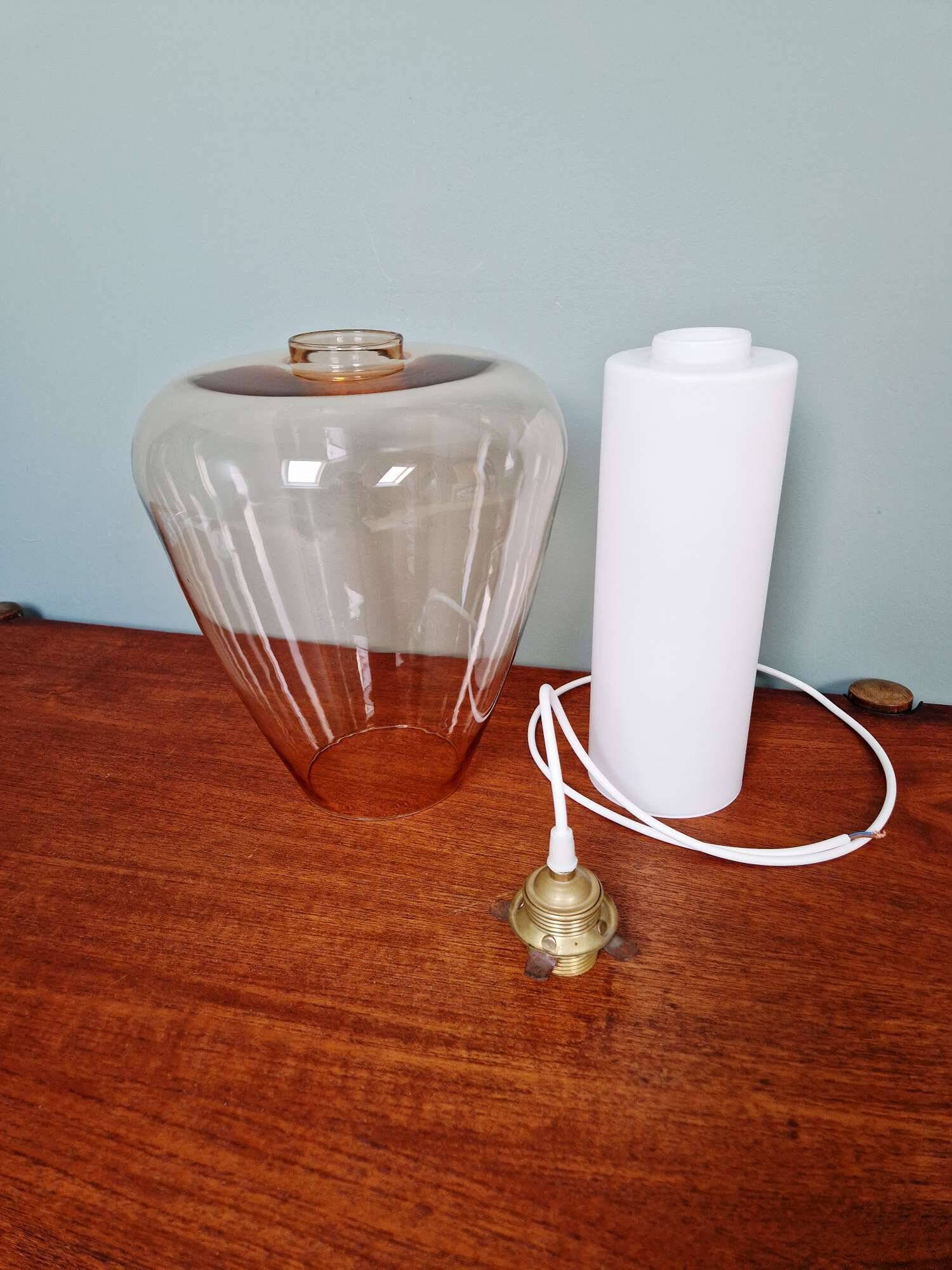 Suspension scandinave en verre satiné blanc et verre transparent rose pâle, 1960