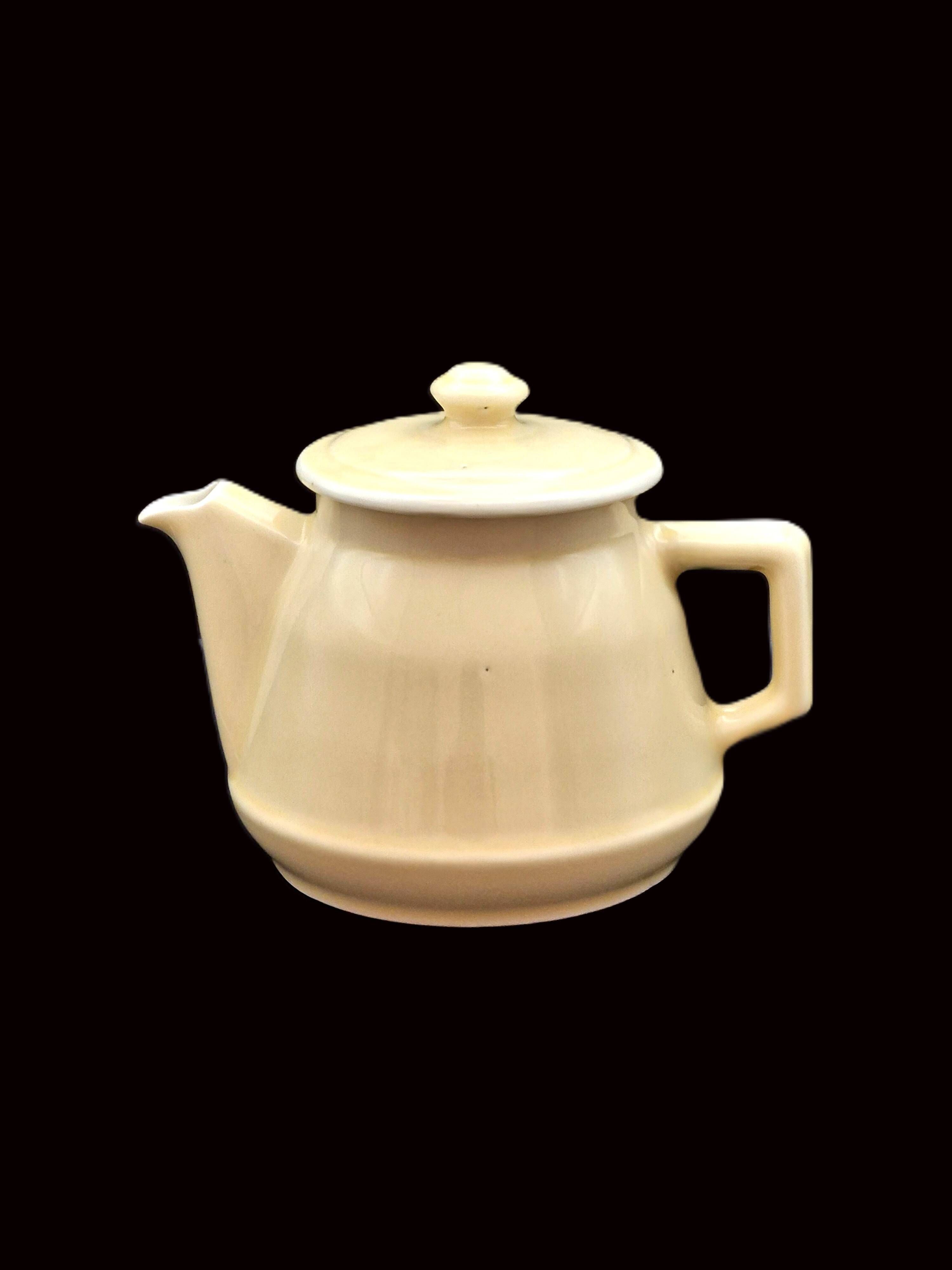 Vintage cream ceramic teapot – Authentic charm & chic country decor