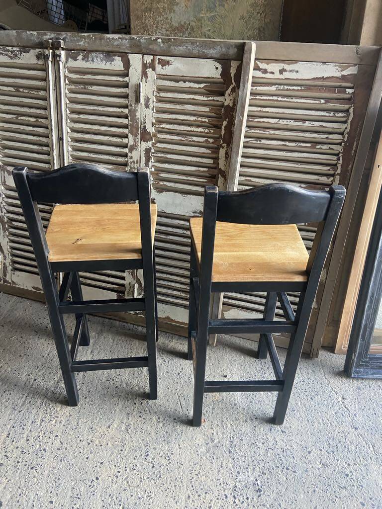 2 wooden bar stools
