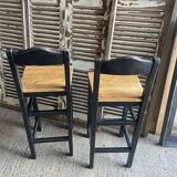 2 chaises de bar en bois