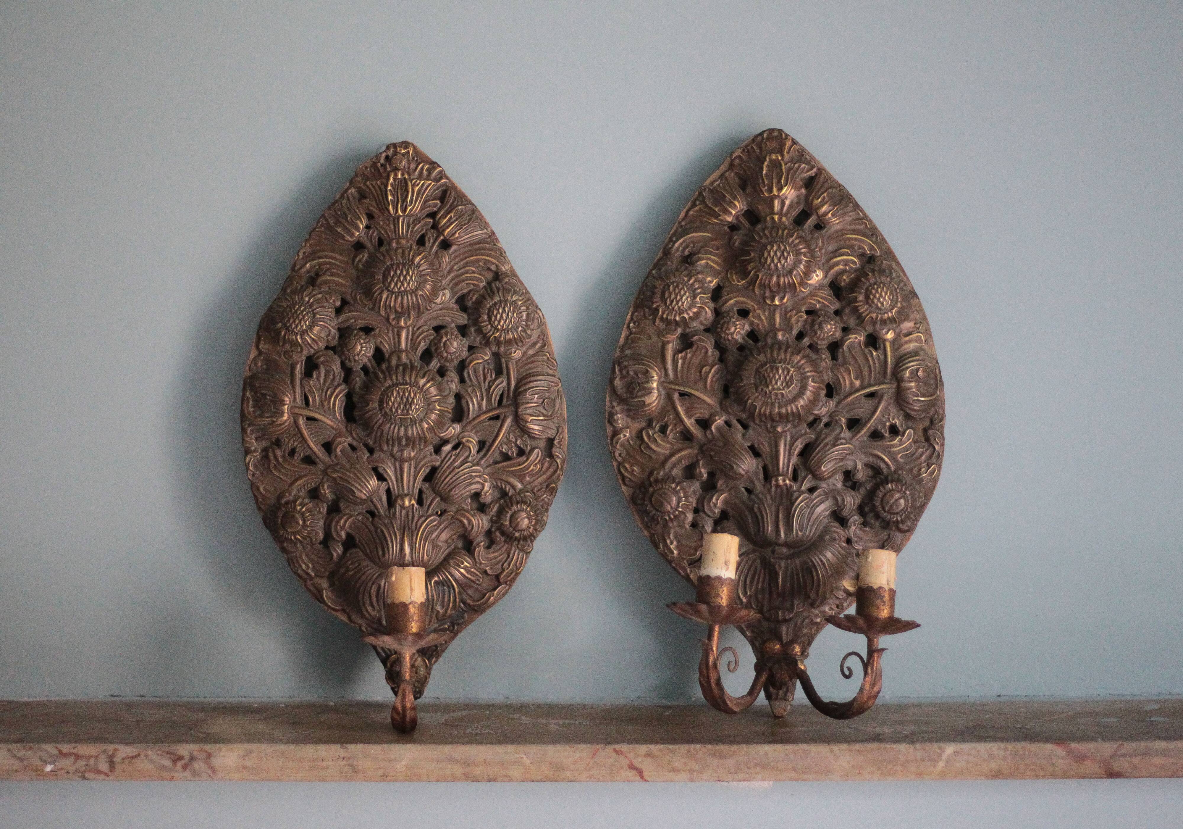 Pair of wall sconces in embossed brass with floral patterns, wall lamp, sconce.