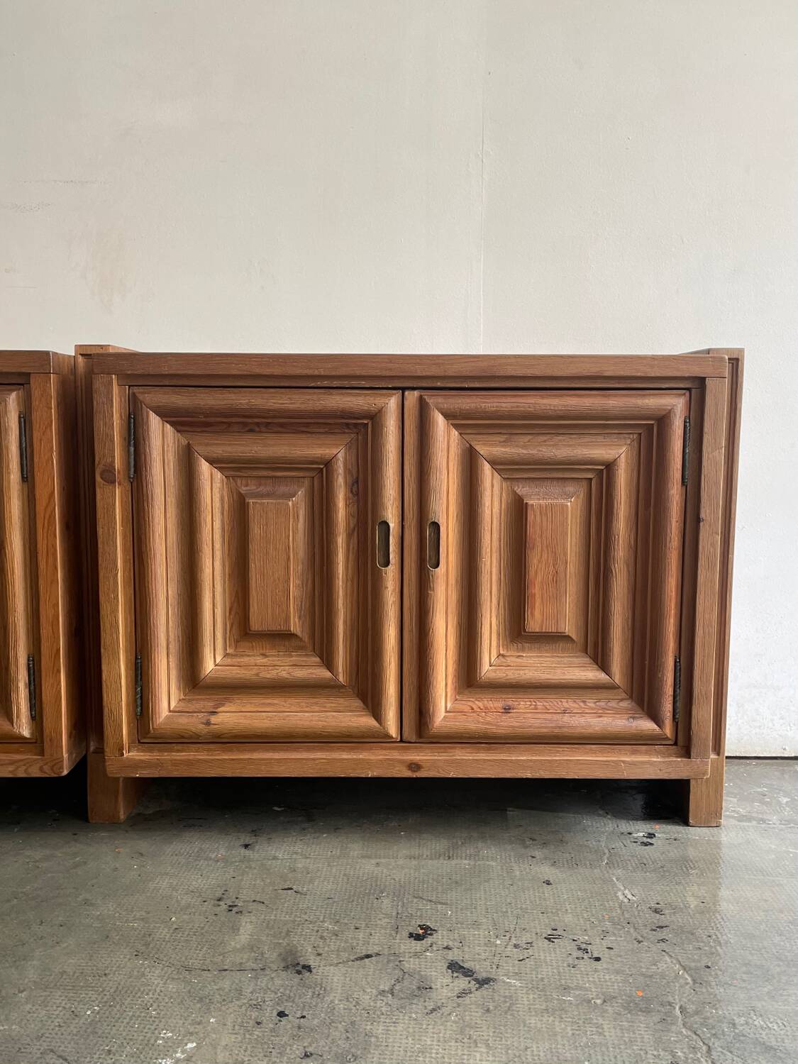 Buffet brutaliste, Biosca, bois massif, fabrication artisanale, Espagne
