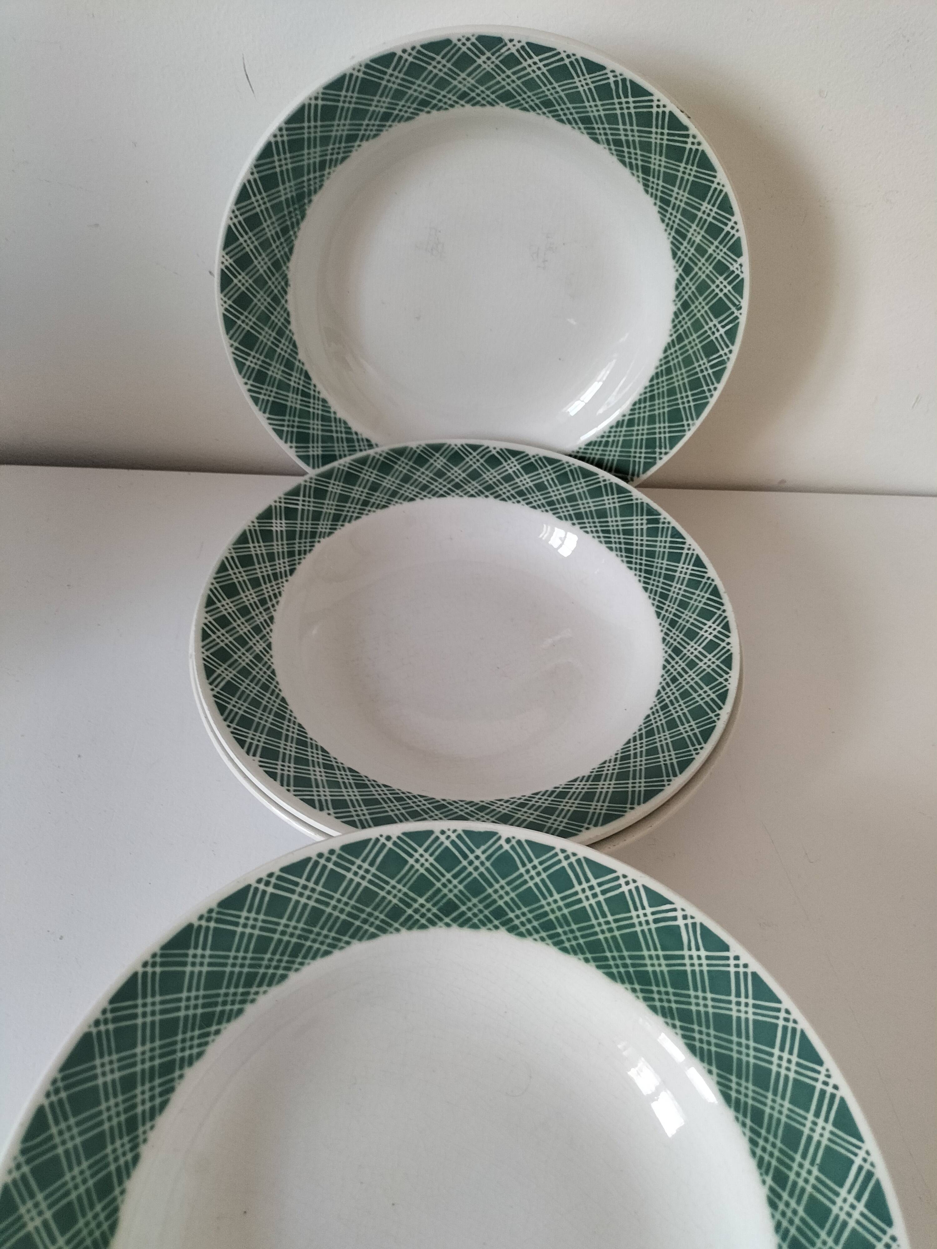 Set of 9 earthenware soup plates – Saint-Amand, decor no. 207 (1941)