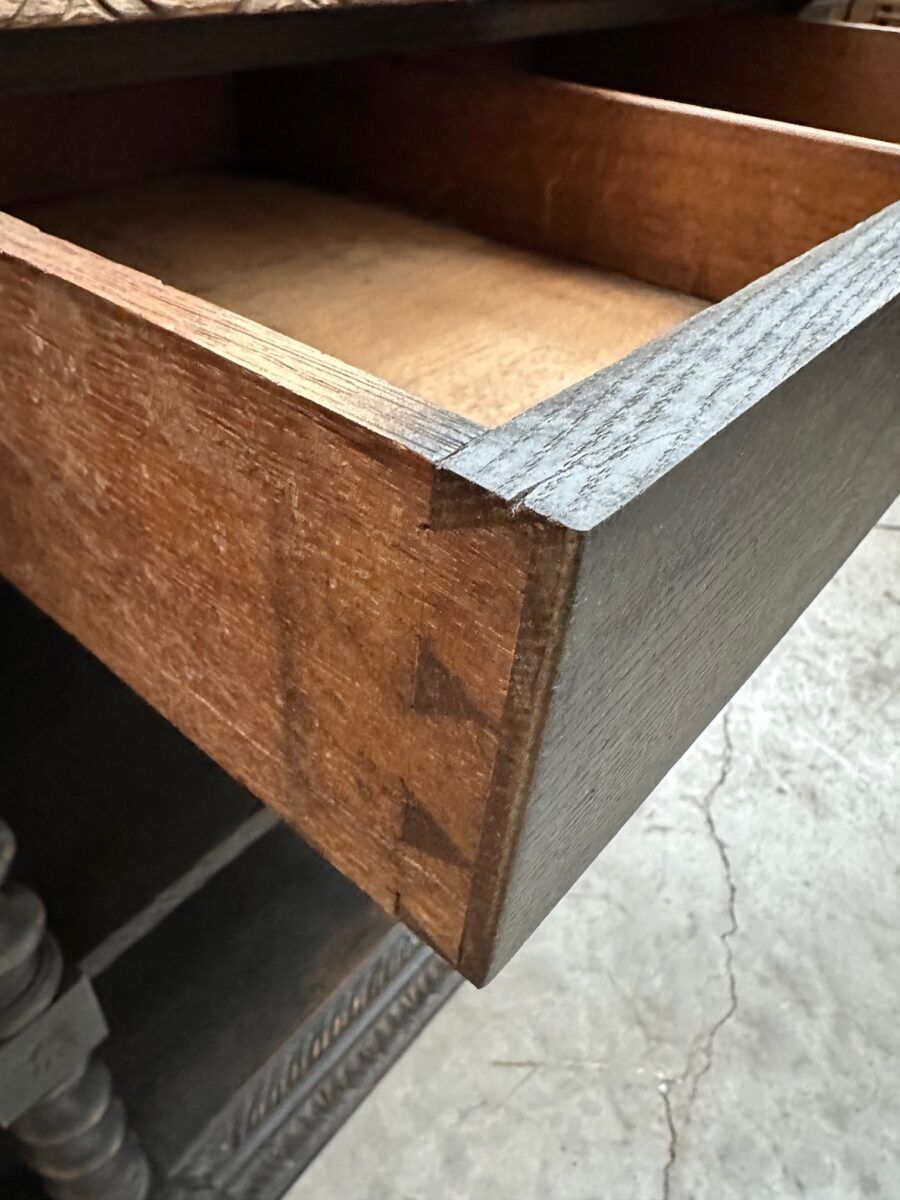 Console from the 19th century in oak.