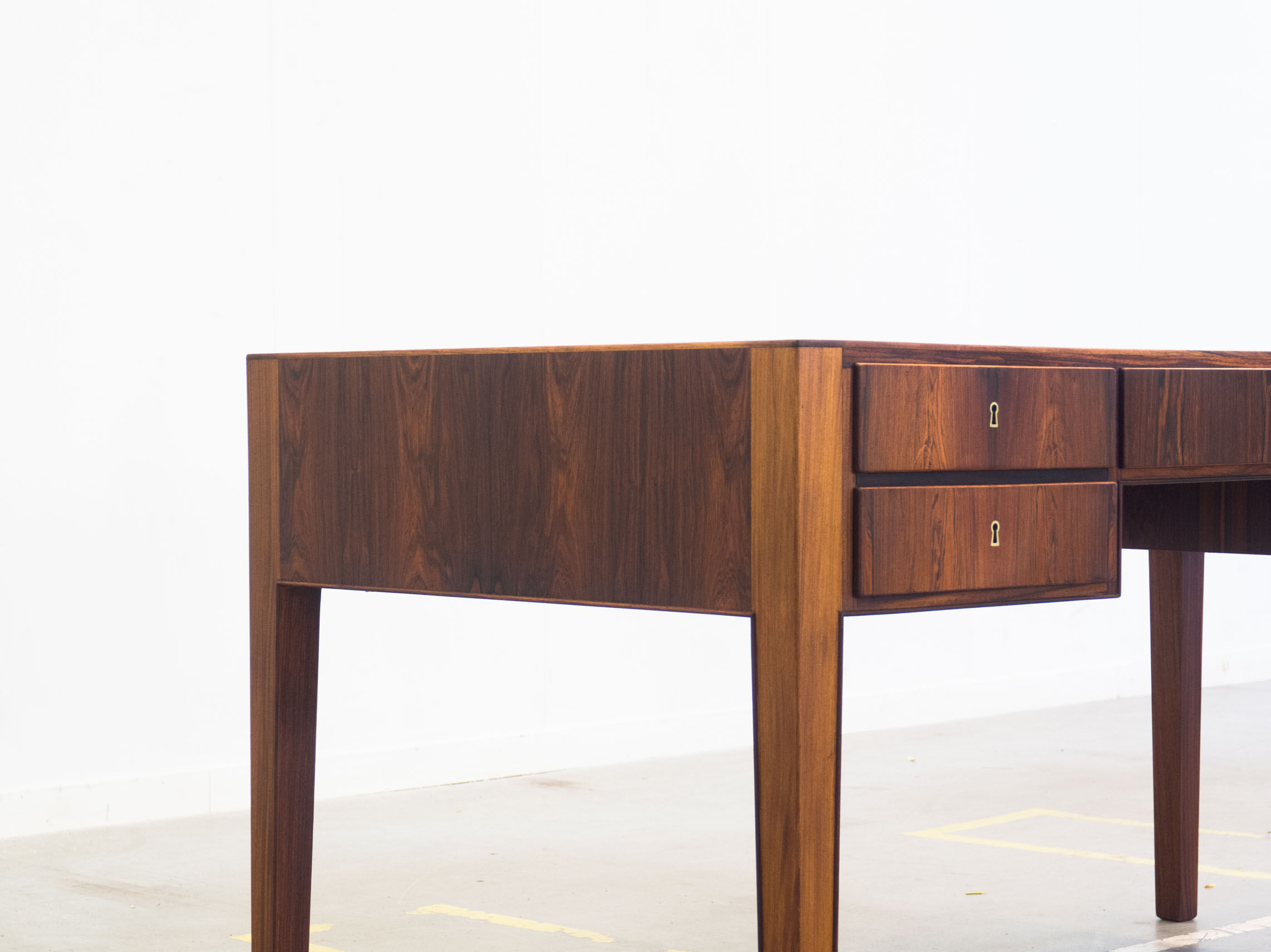 Haslev Møbelsnedkeri free standing rosewood desk