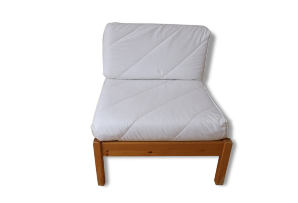 Fauteuil bas en pin