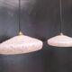 2 suspensions opalines rose moucheté