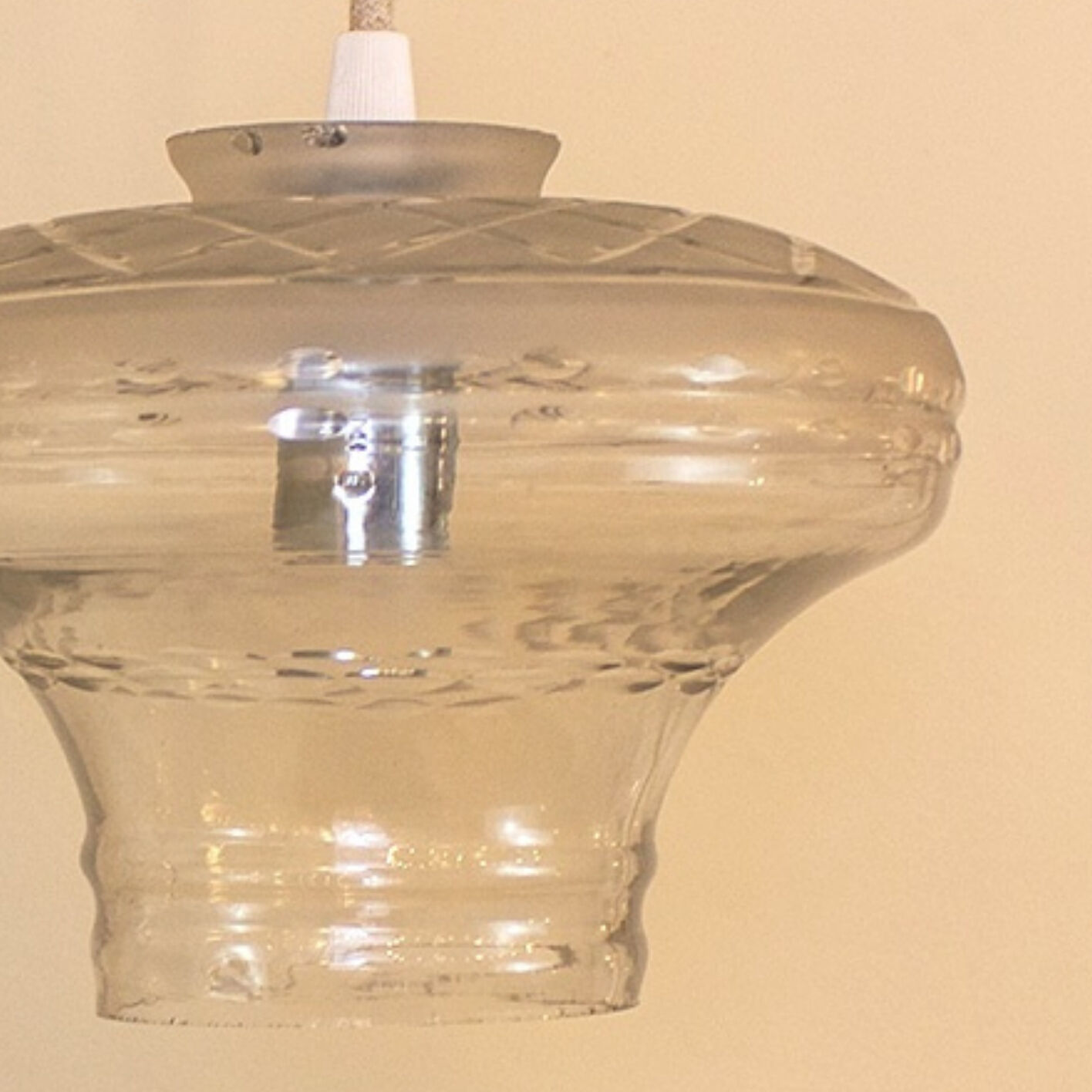 Lampe suspendue Art Déco en verre taillé