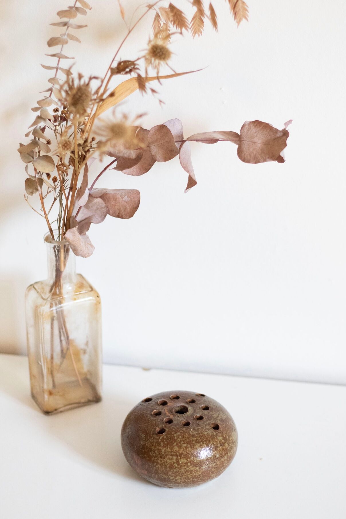 Pique flowers in stoneware signed Guy Baudat